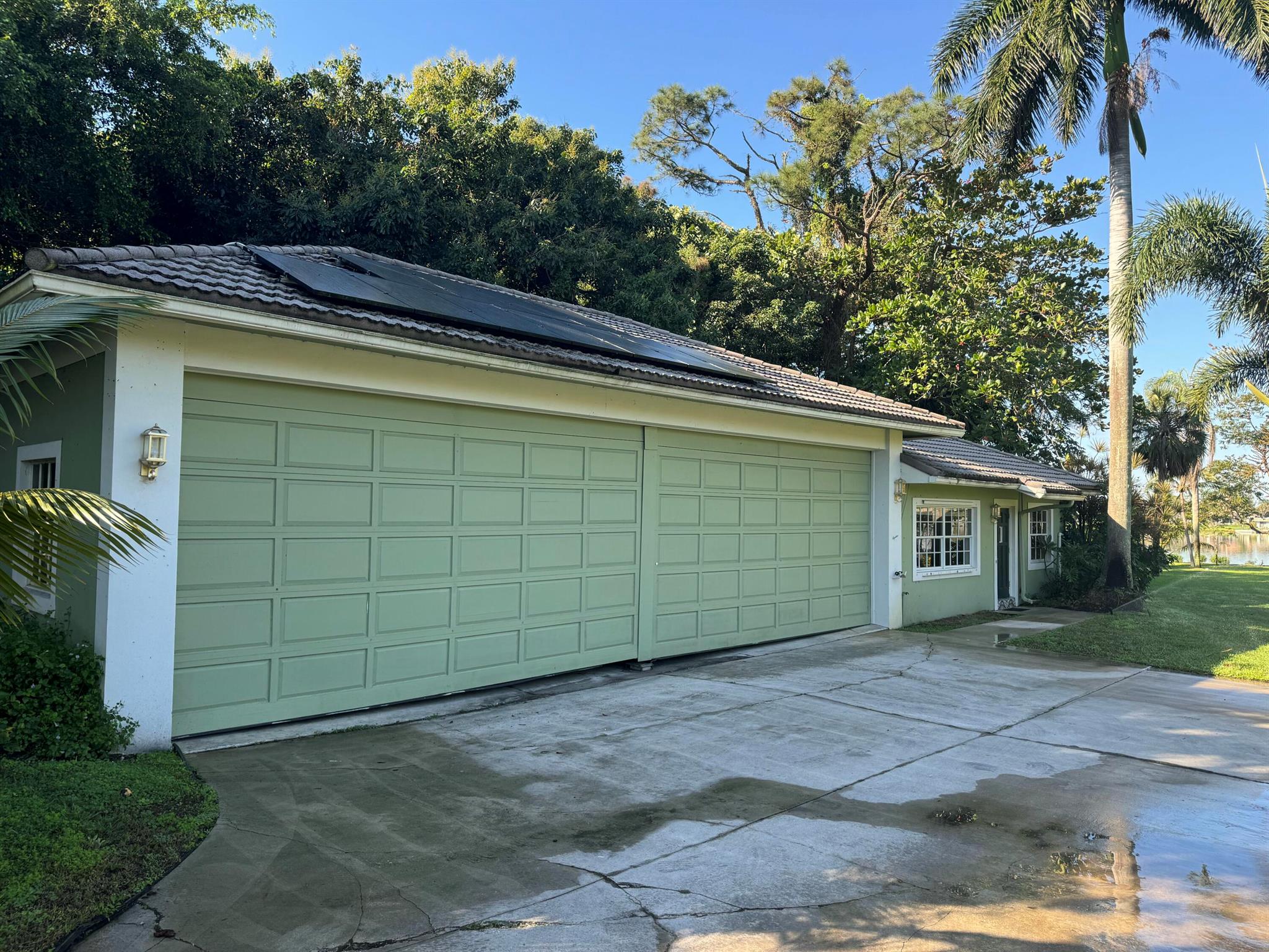 6225 Pine Drive Guest House