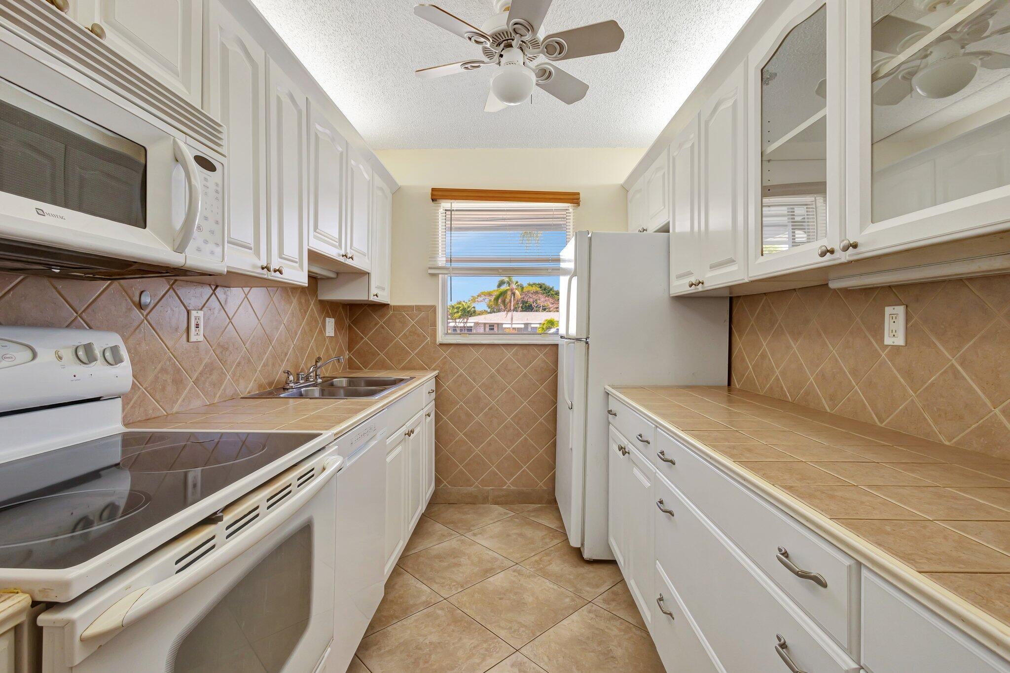 652 High Point Boulevard N D