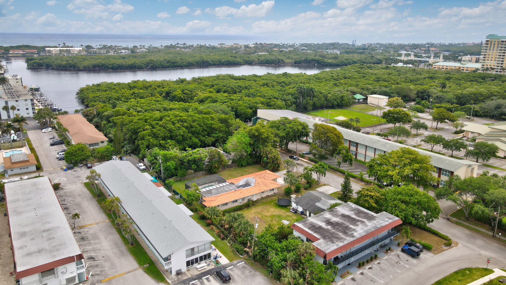 633/641 NE 6th Avenue