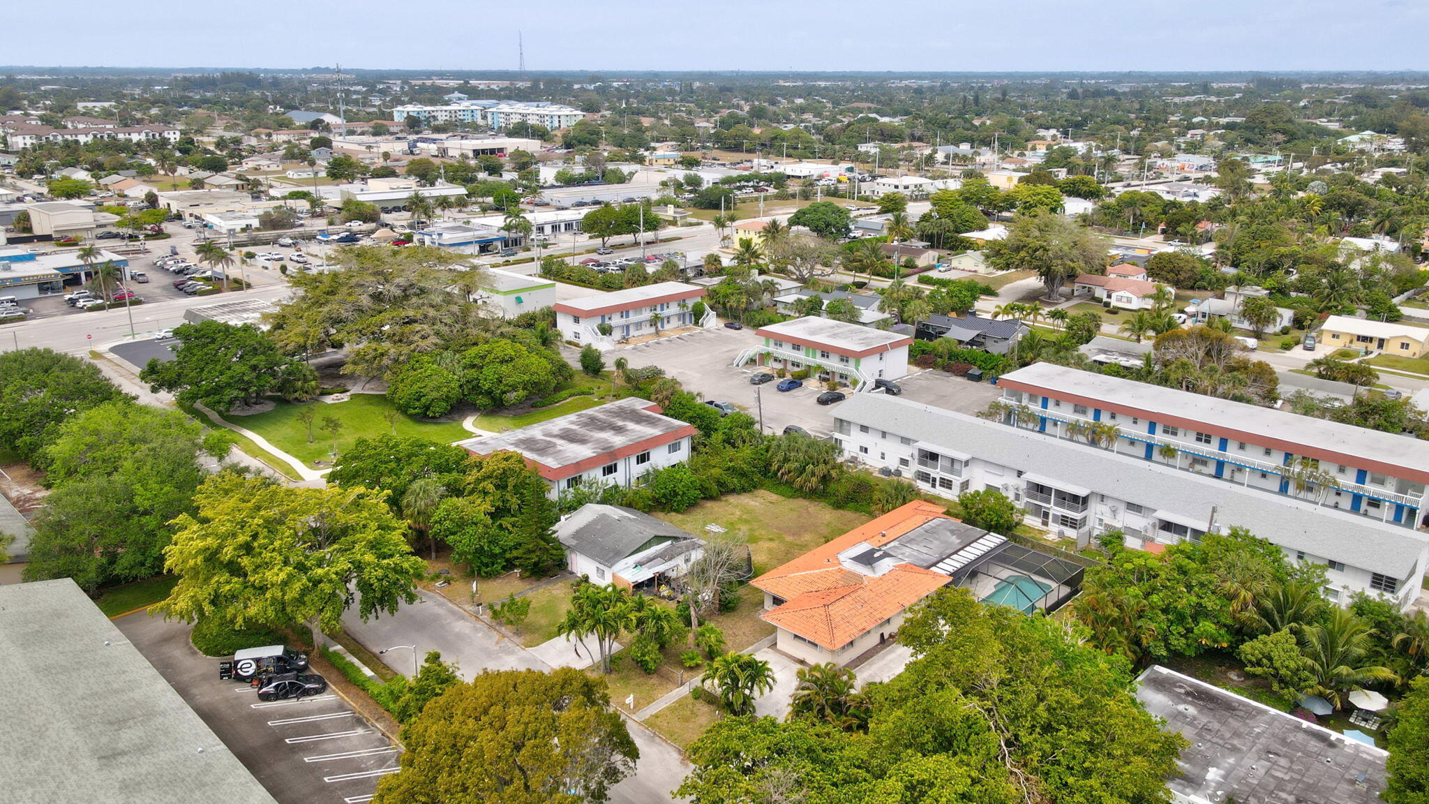 633/641 NE 6th Avenue