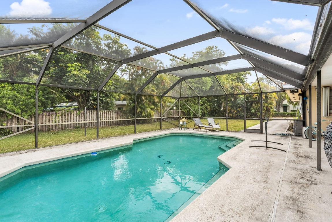 633/641 NE 6th Avenue