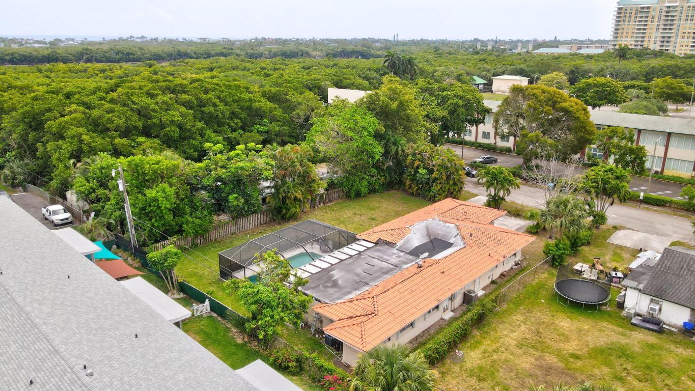 633/641 NE 6th Avenue