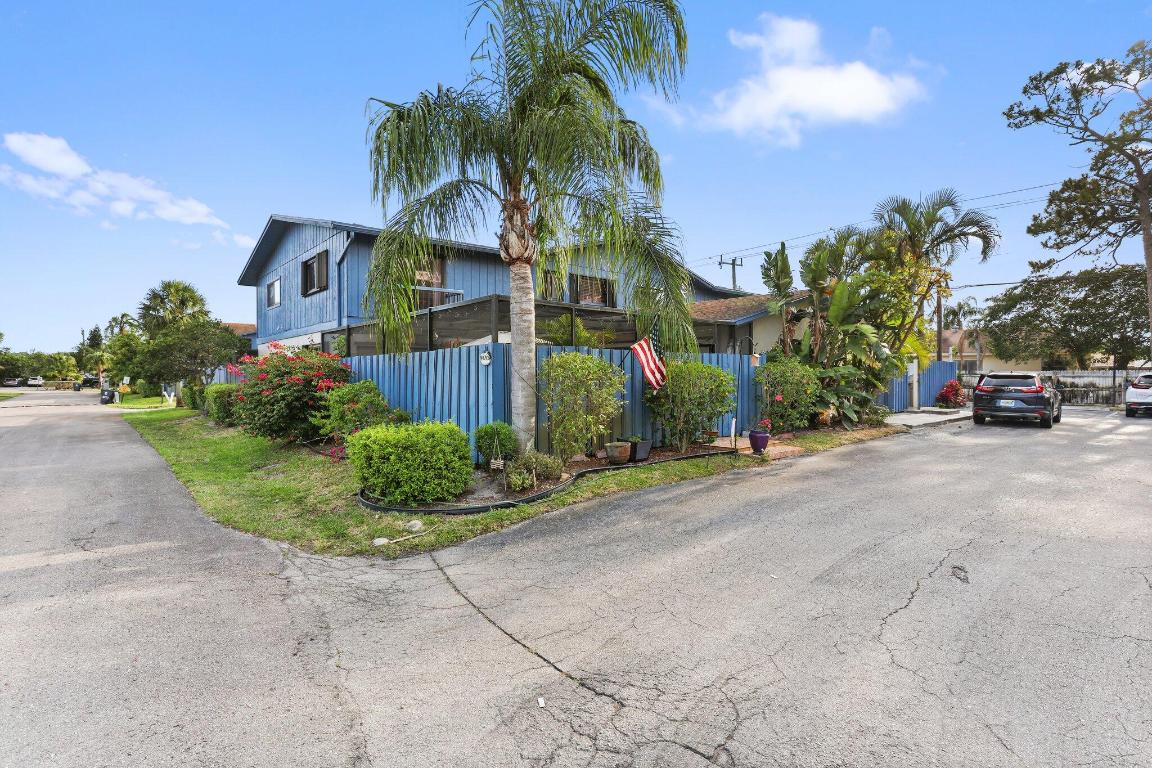 4652 Holly Lake Drive