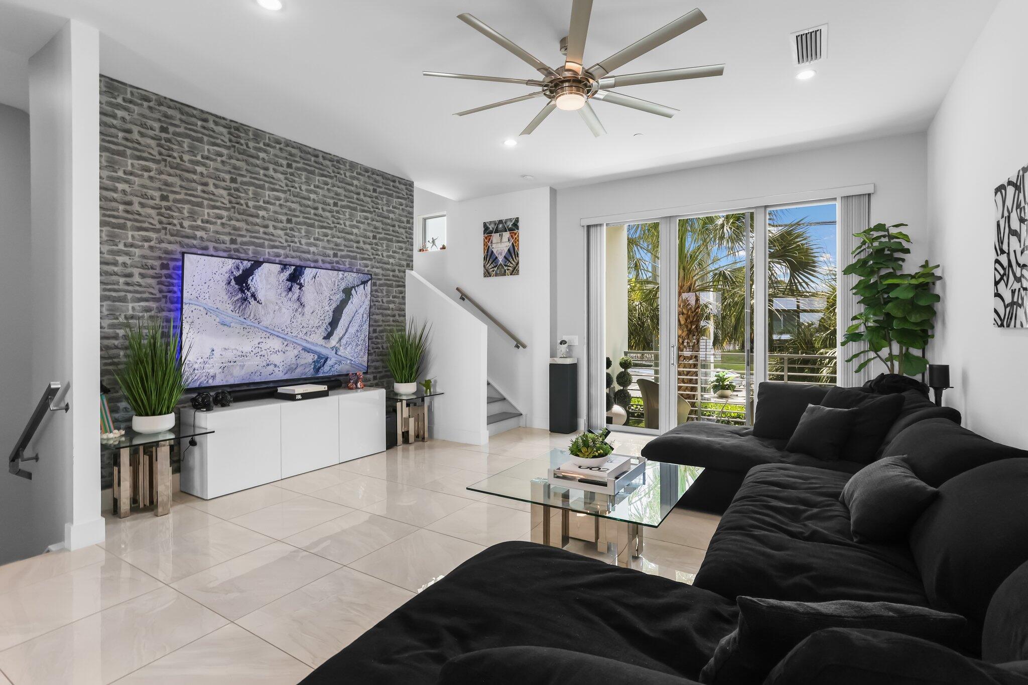 4021 NW 18th Way