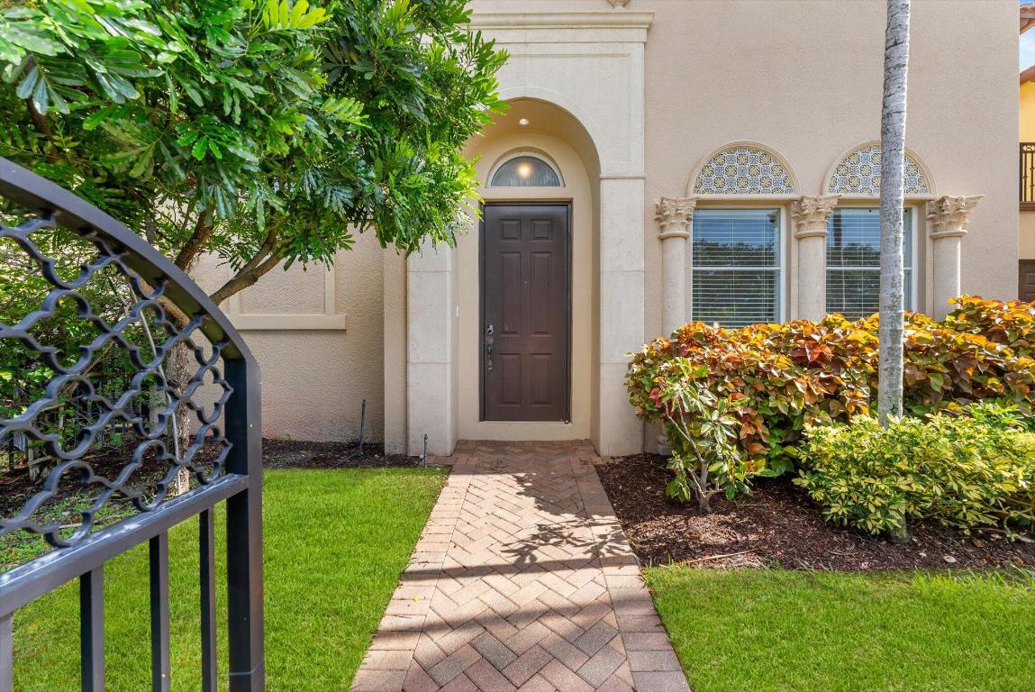 106 Via Floresta Drive