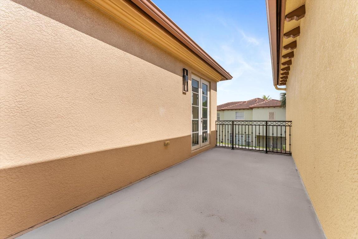 106 Via Floresta Drive