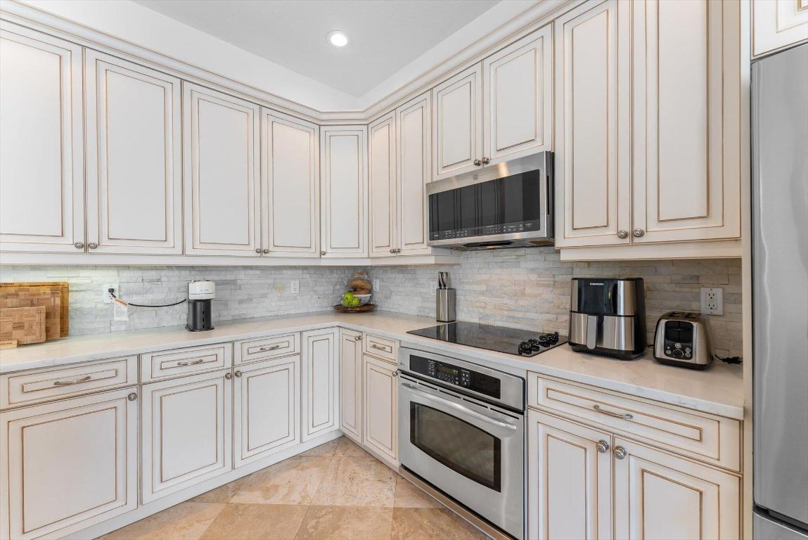 106 Via Floresta Drive