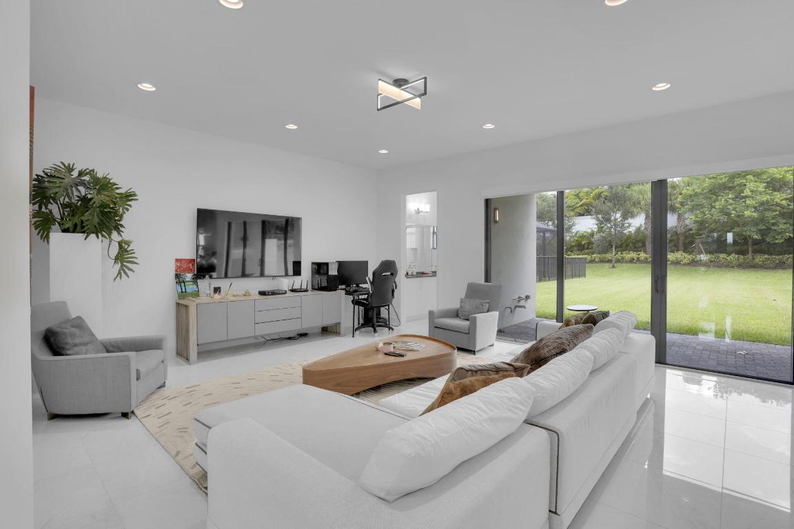 8115 Laurel Falls Drive