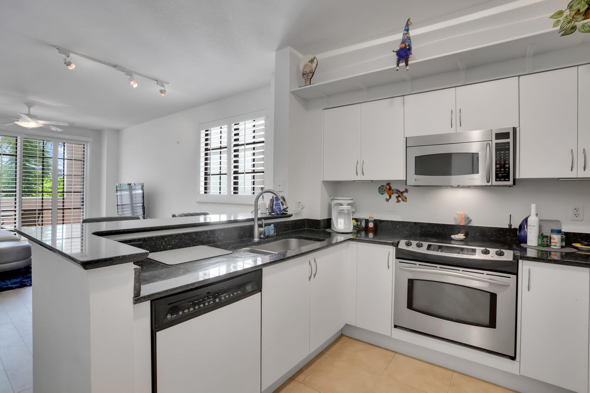 233 S Federal Highway 325