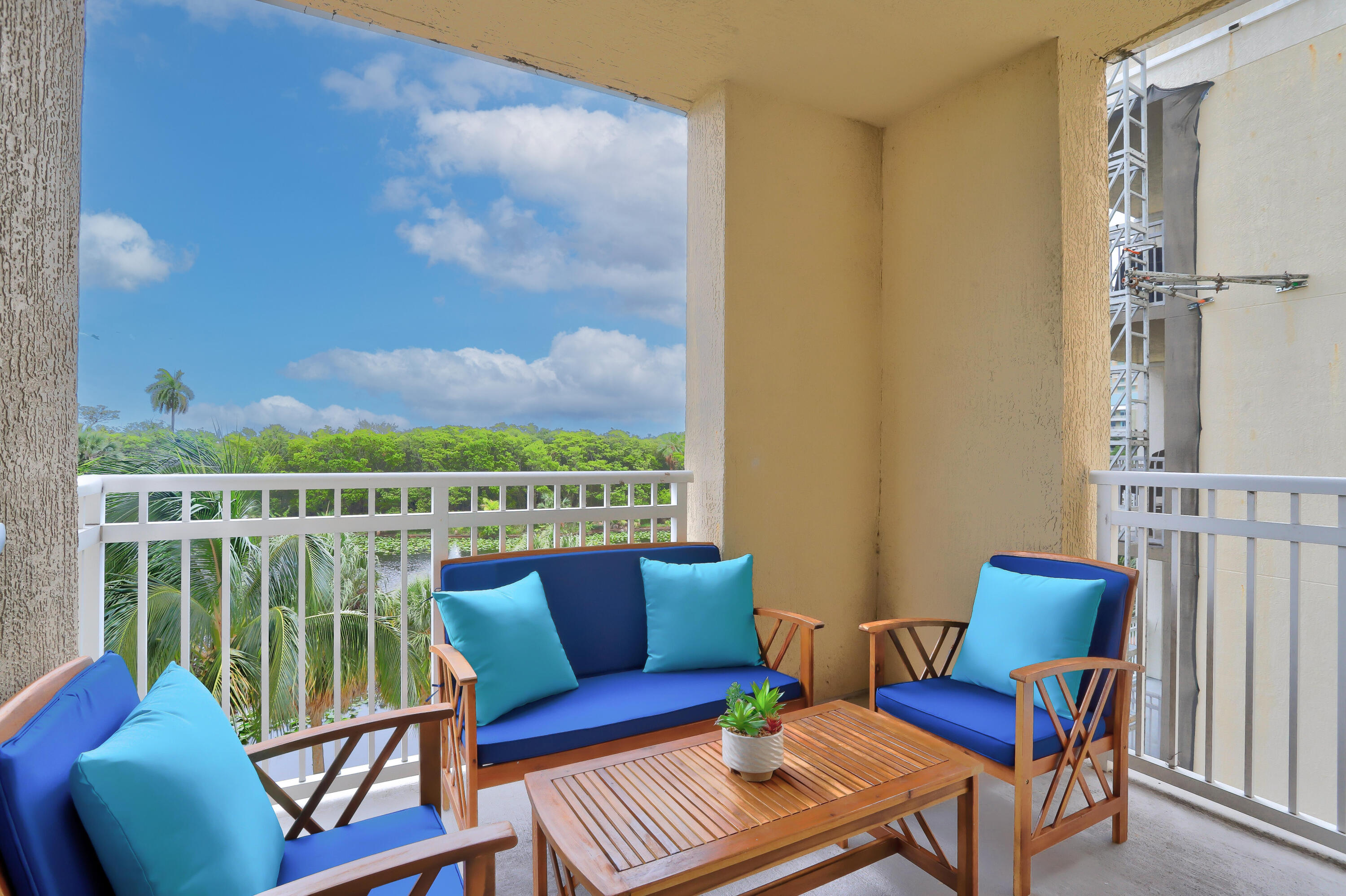 400 N Federal Highway 308n