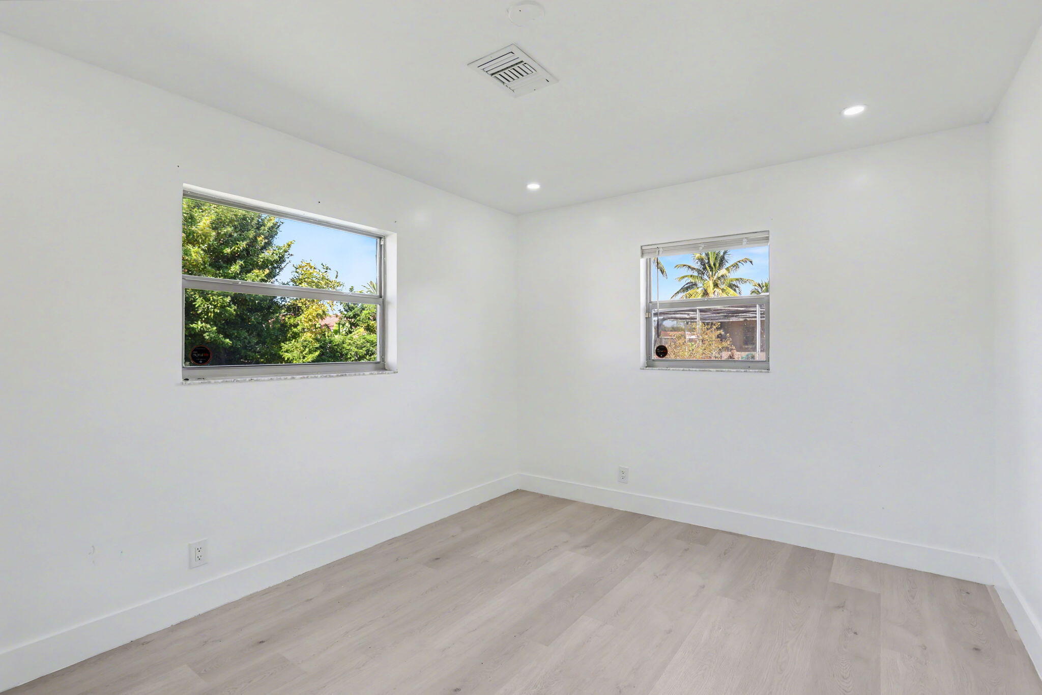 4005 NW 76th Avenue