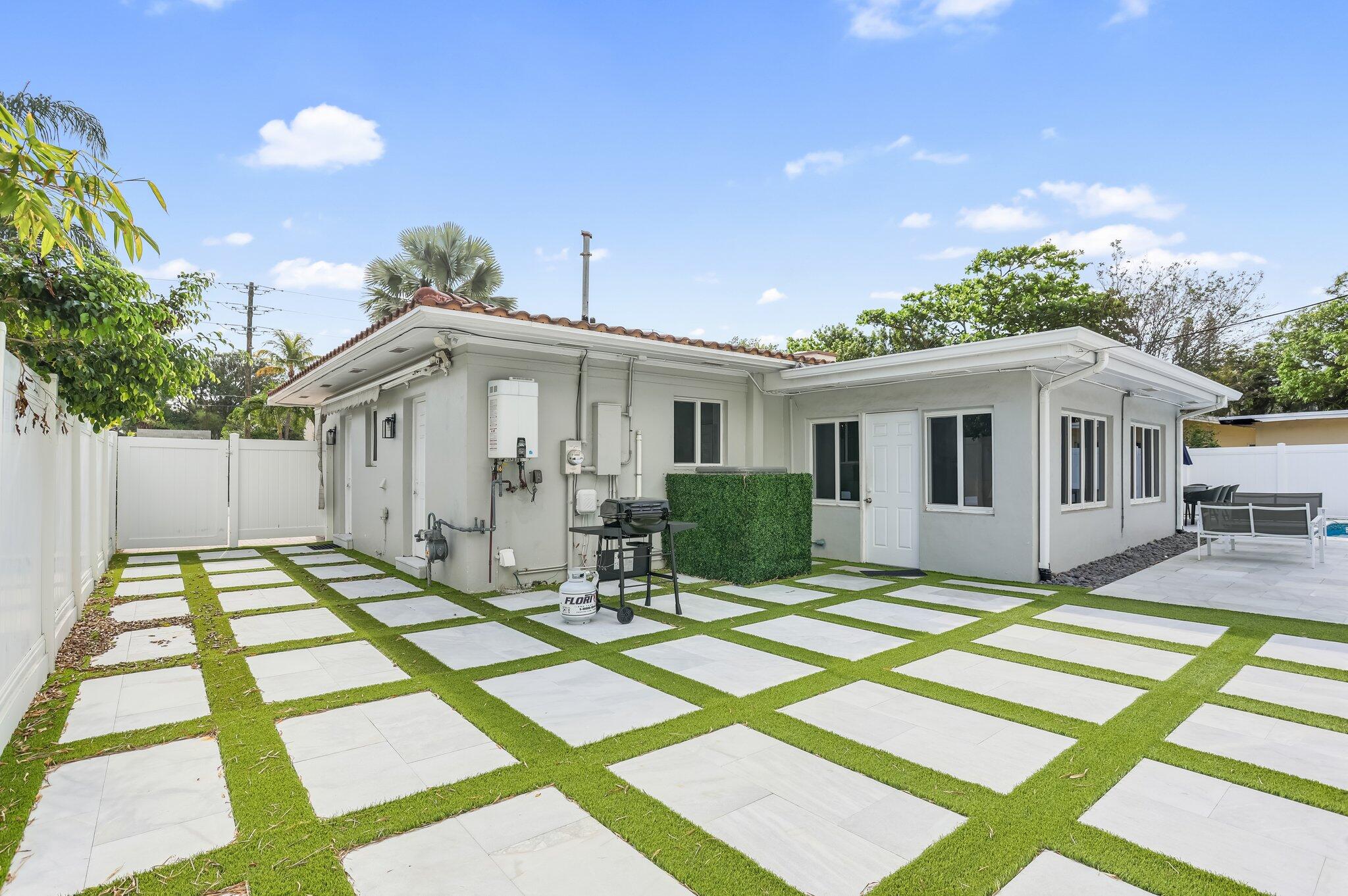 3025 Center Avenue