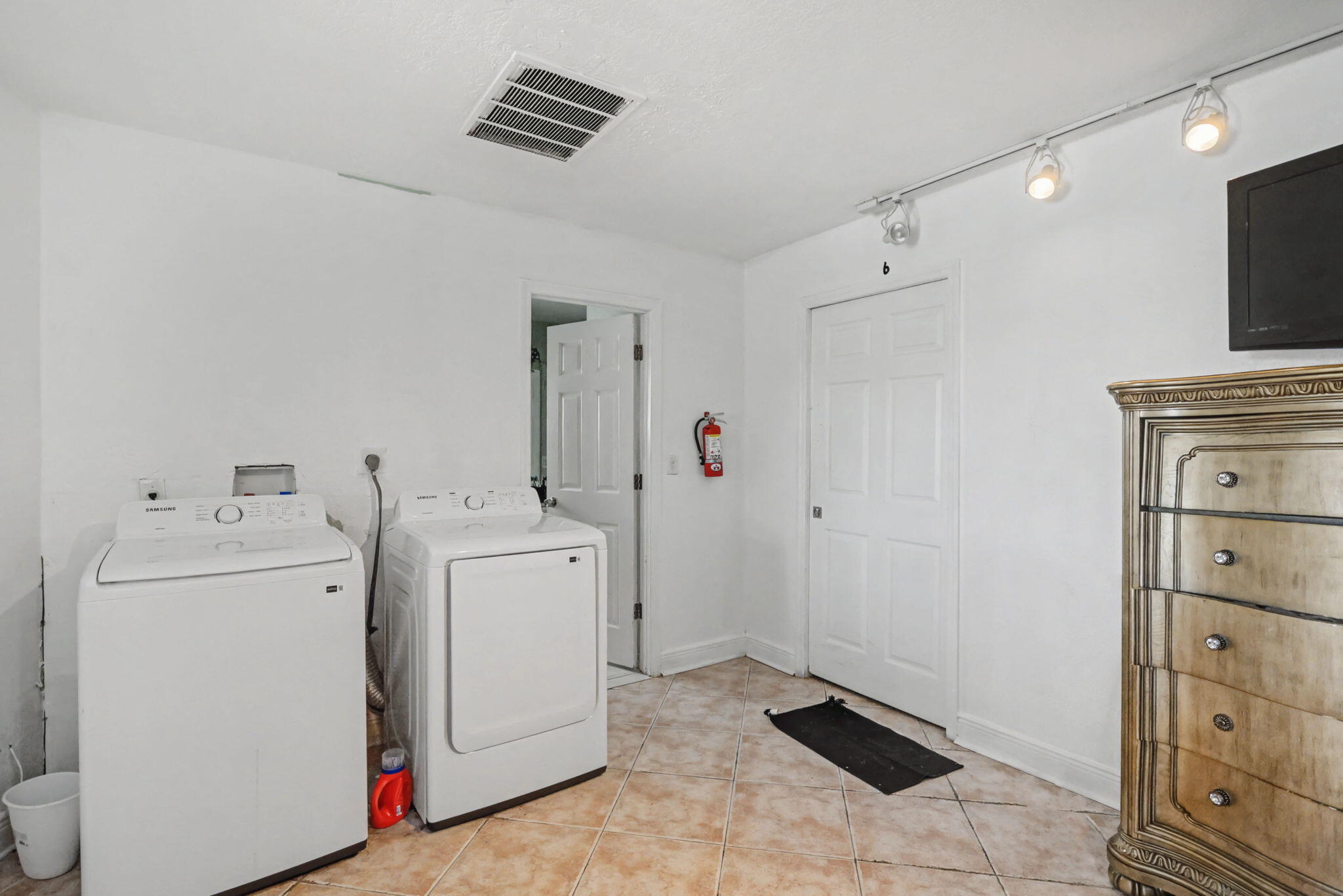 1400 Cardinal Lane