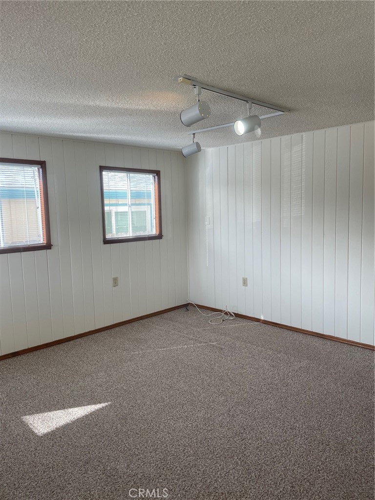 381 Kodiak Street