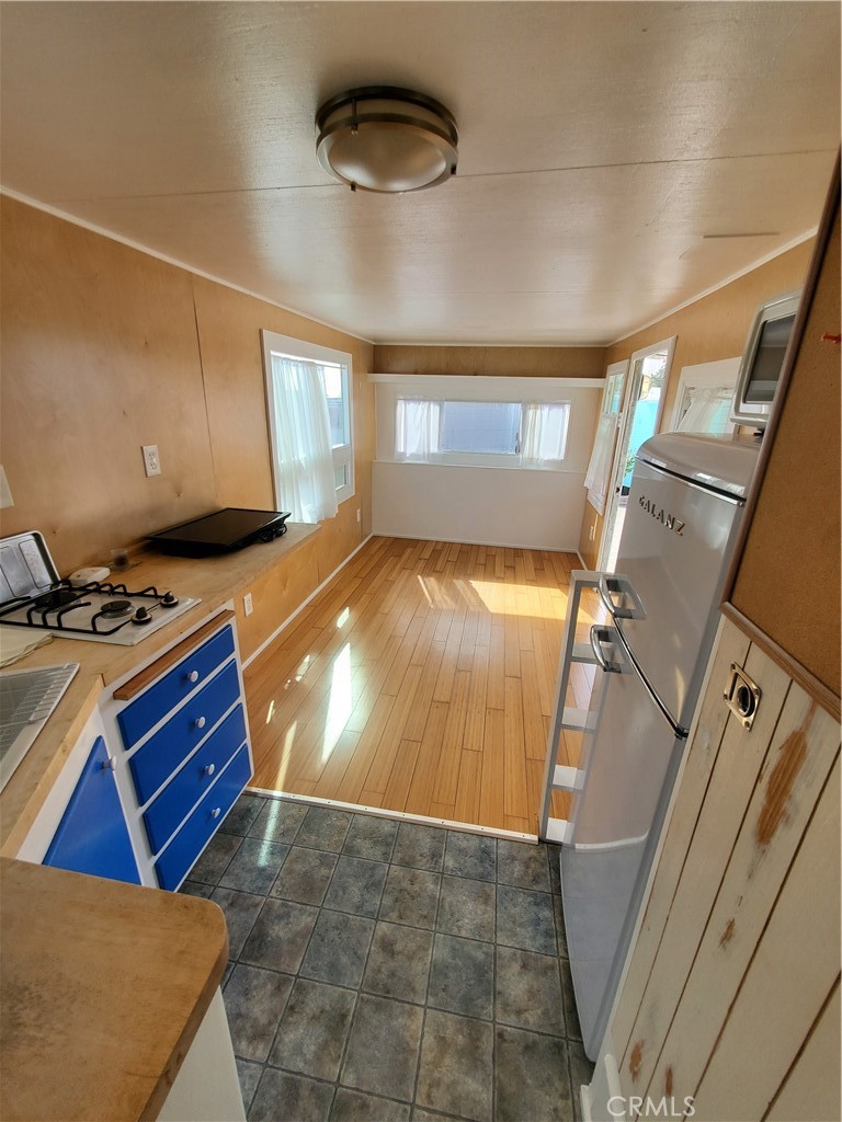 233 Surf Street 3