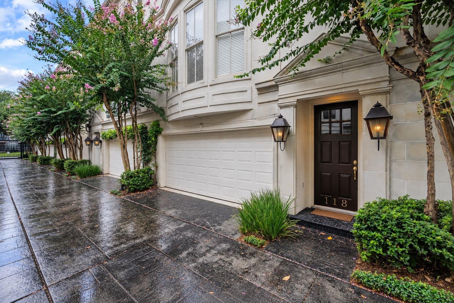 118 Oak Place Drive