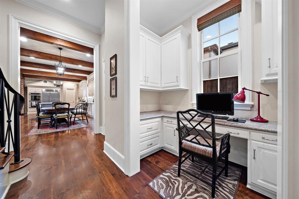 3806 Meadow Lake Lane