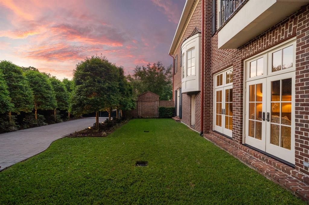 3806 Meadow Lake Lane
