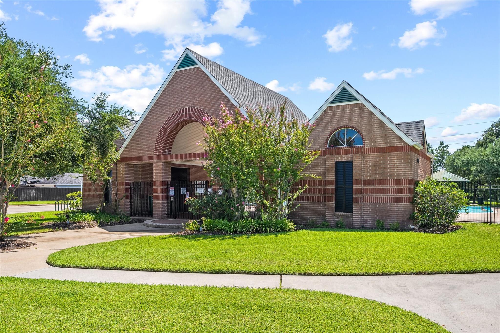 12406 Arrondi Circle