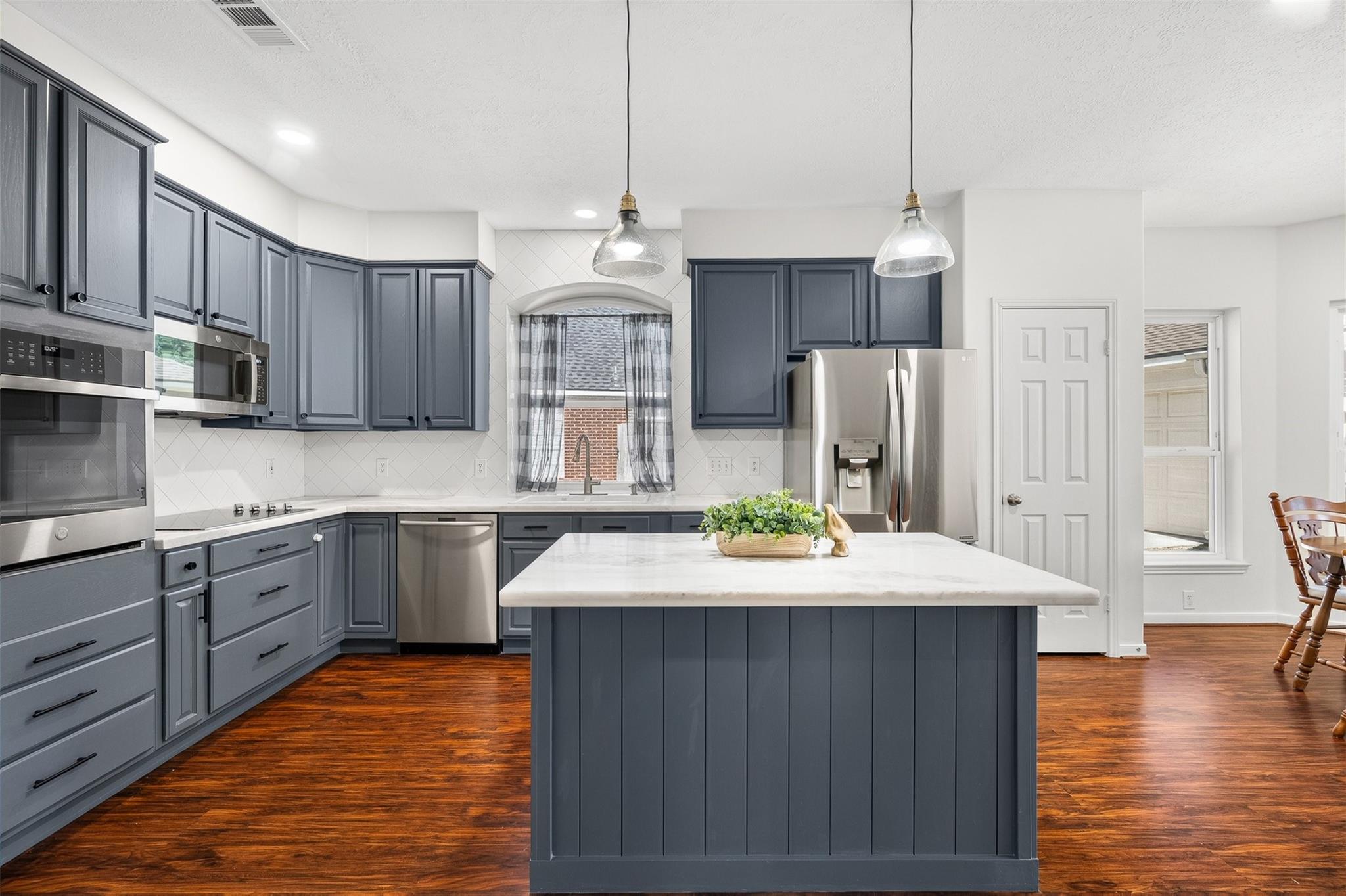 12406 Arrondi Circle