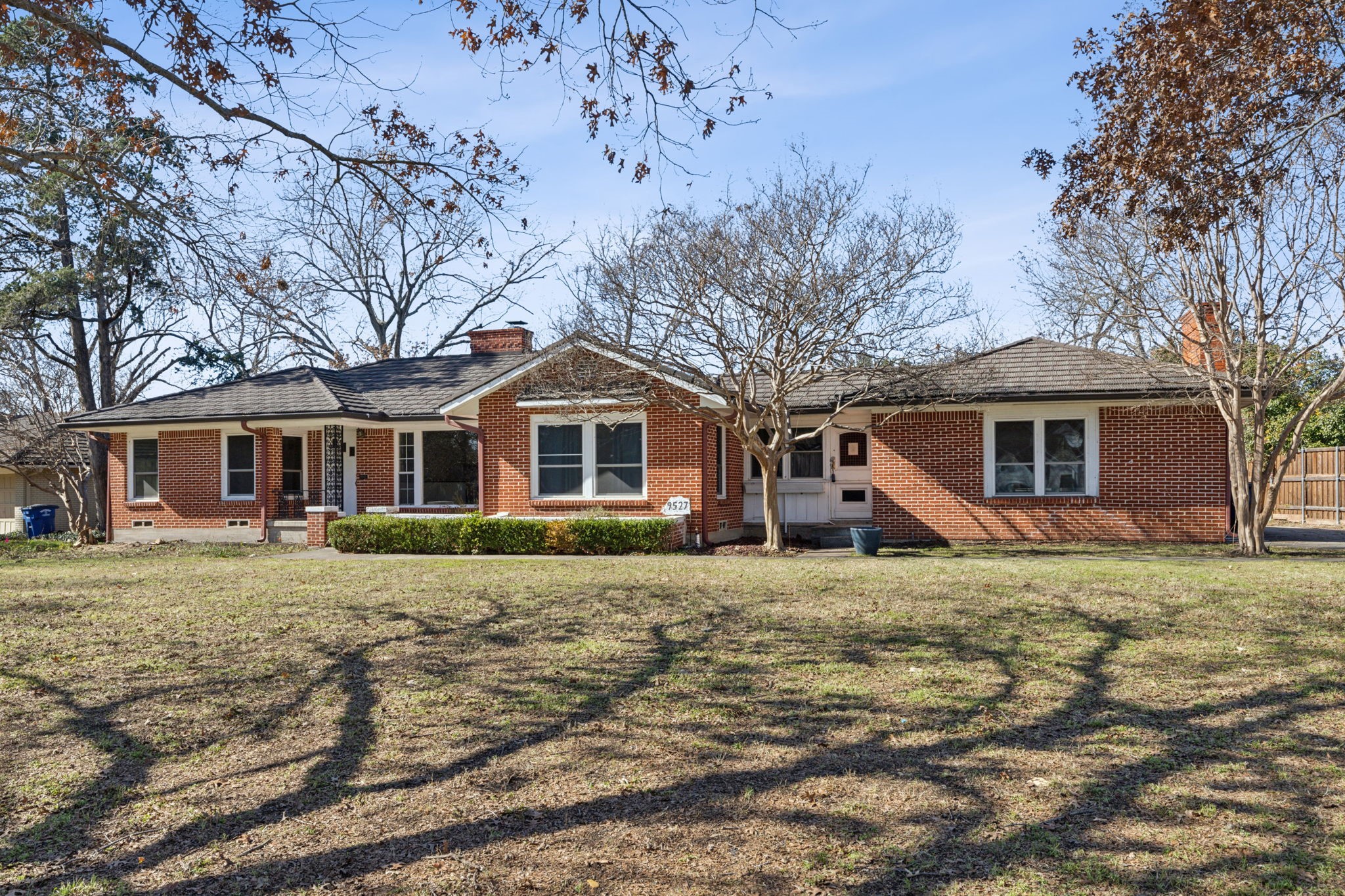 9527 Alta Mira Drive