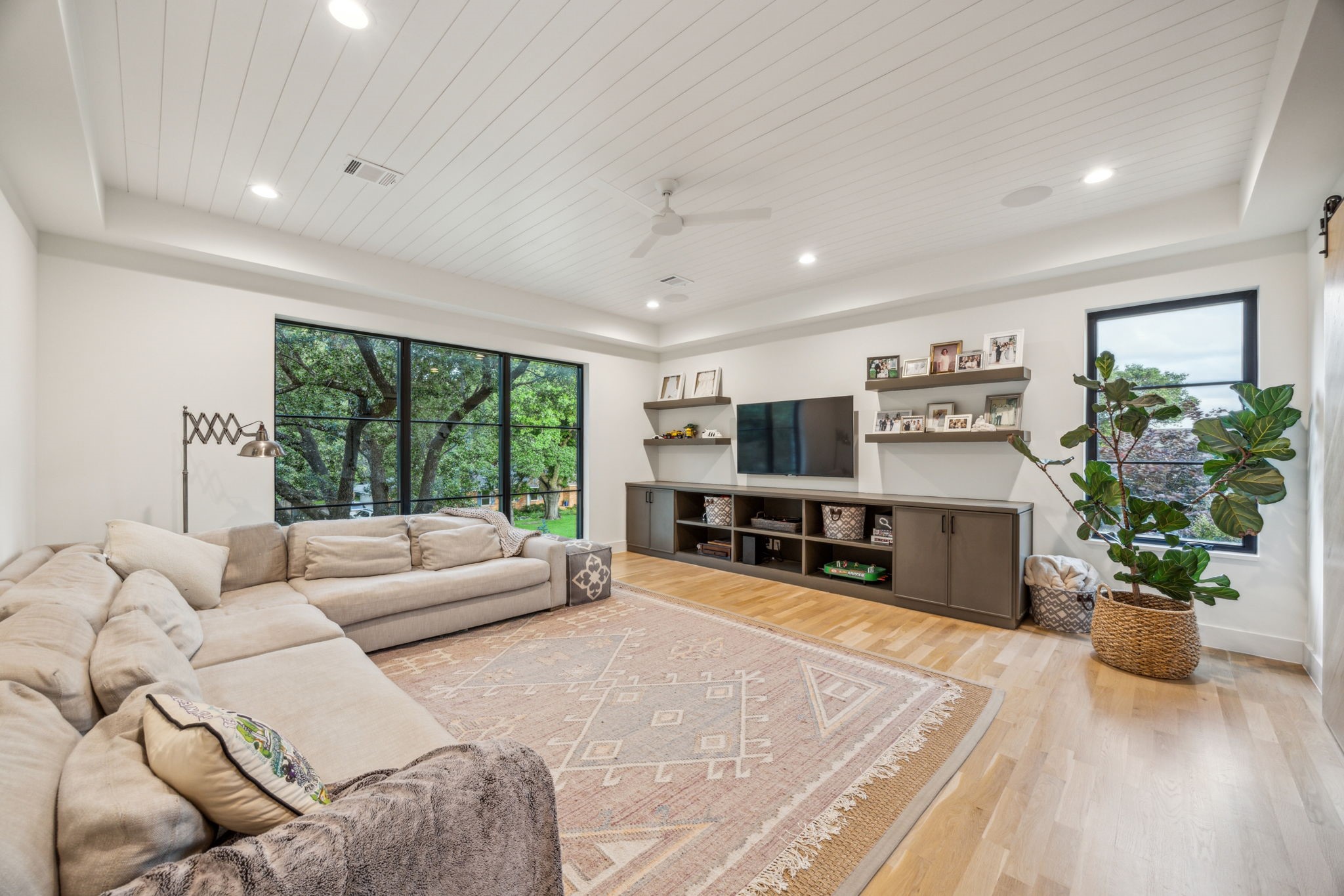 10915 Snow White Drive