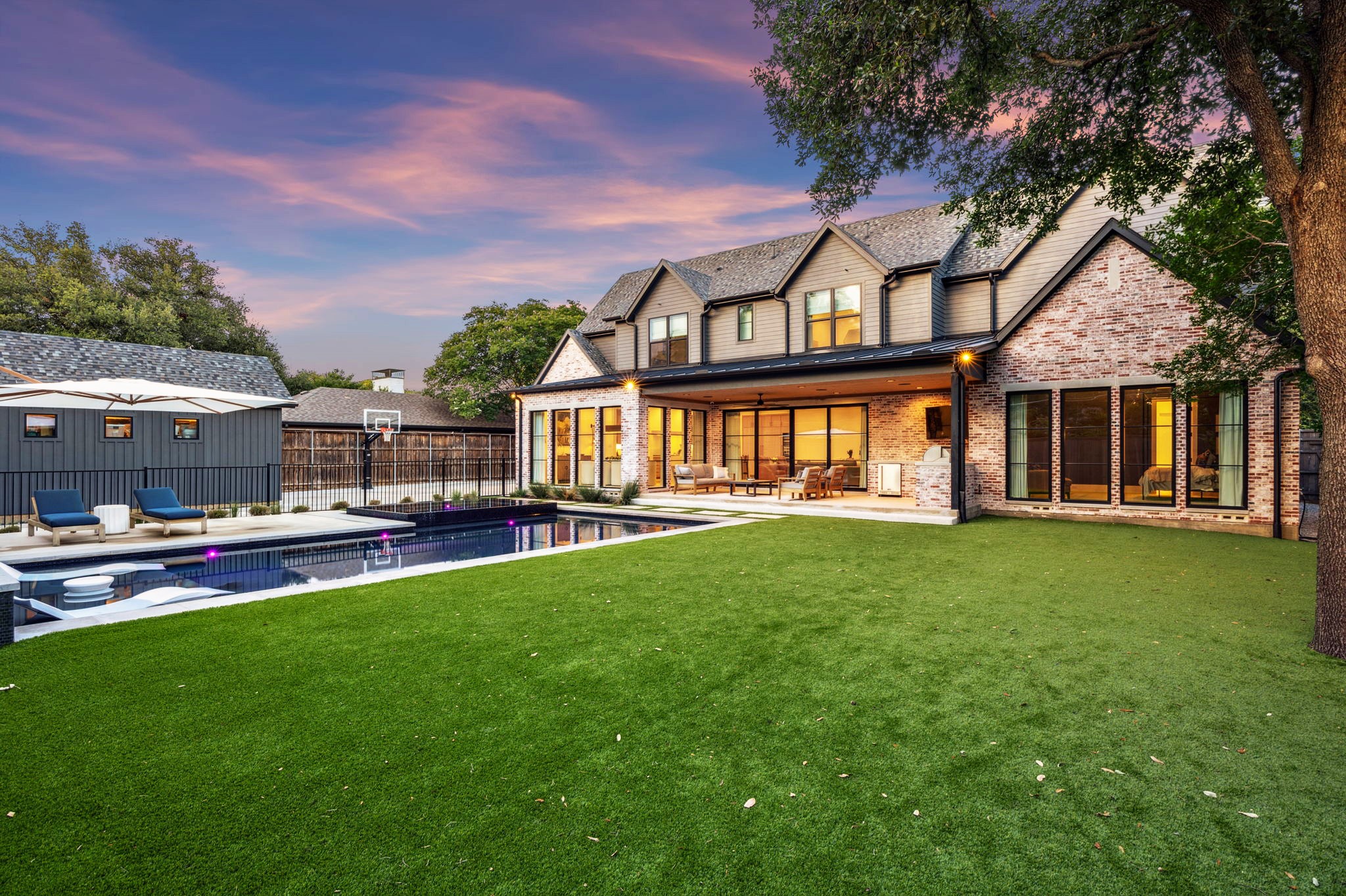 10915 Snow White Drive