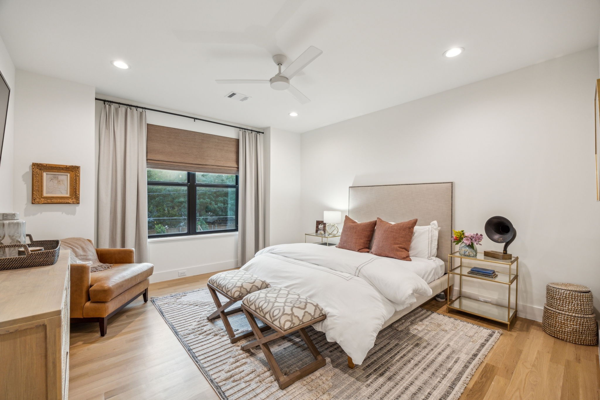 10915 Snow White Drive