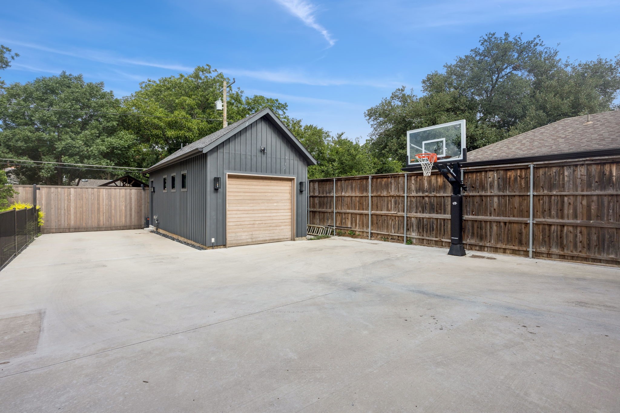 10915 Snow White Drive
