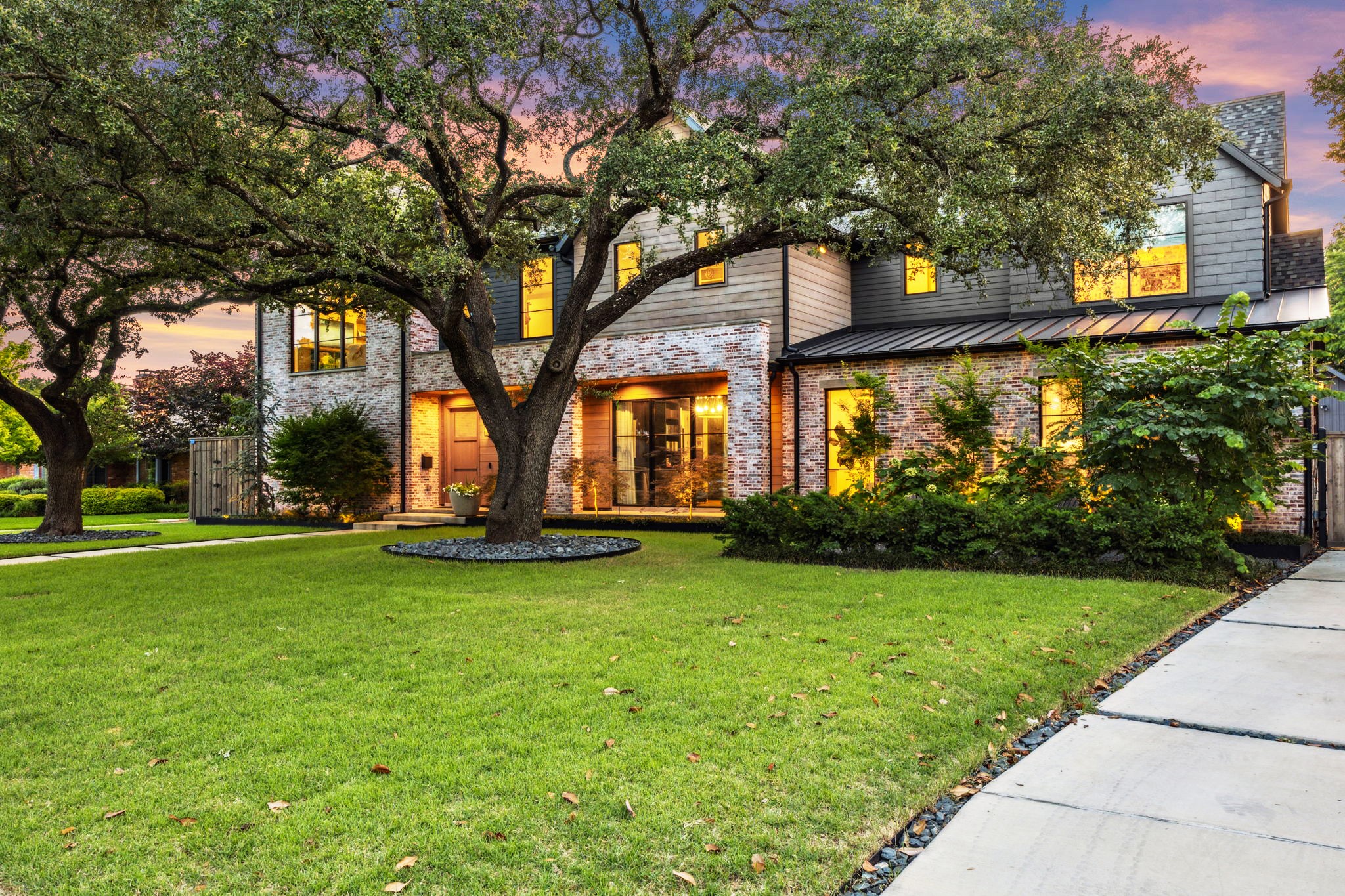 10915 Snow White Drive