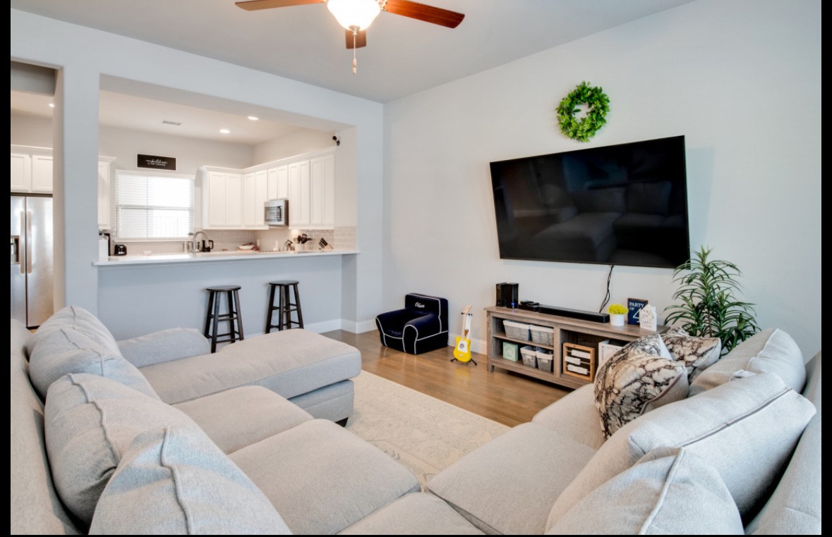 4264 Riverside Drive