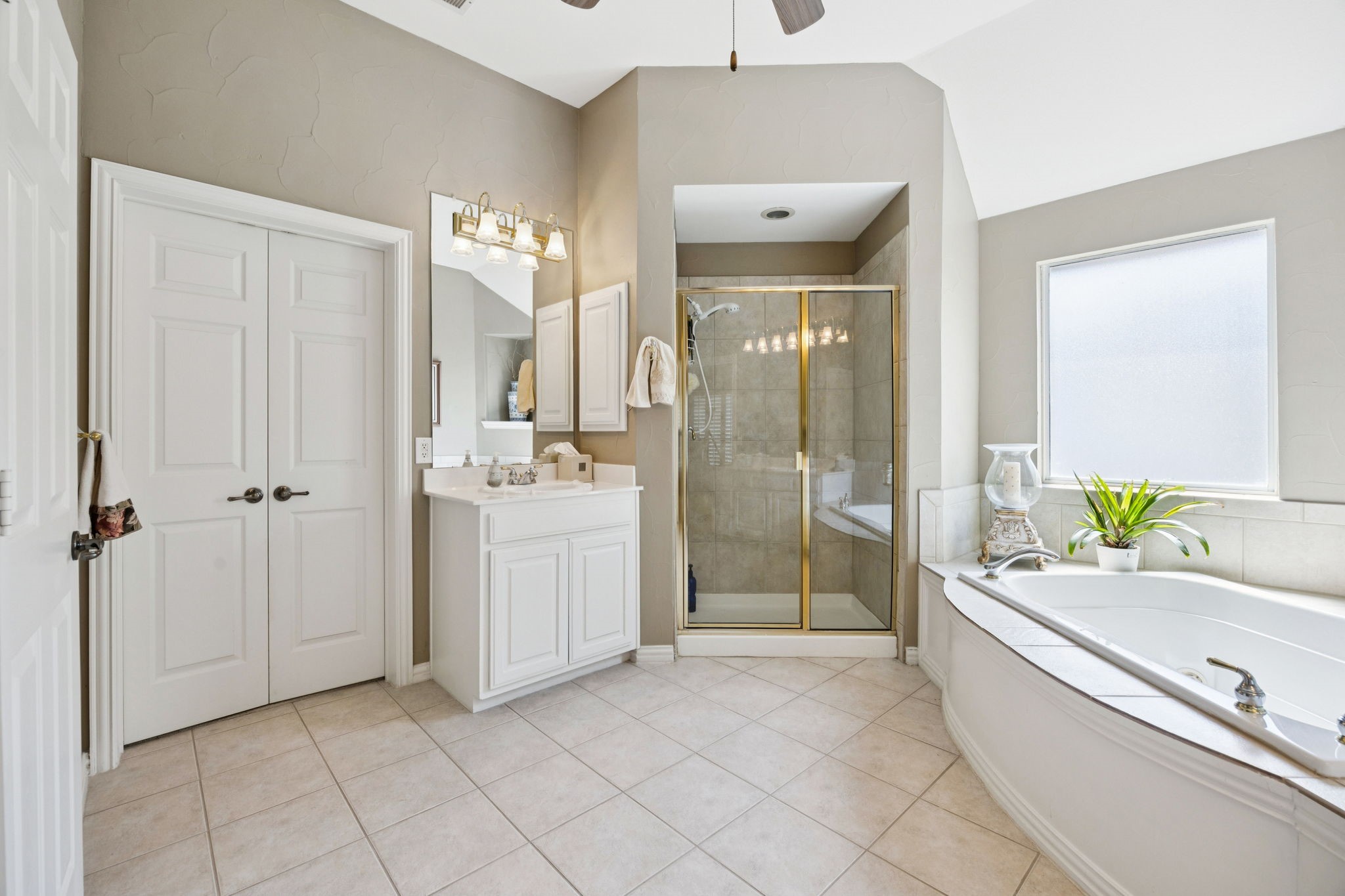 2170 Clubview Drive
