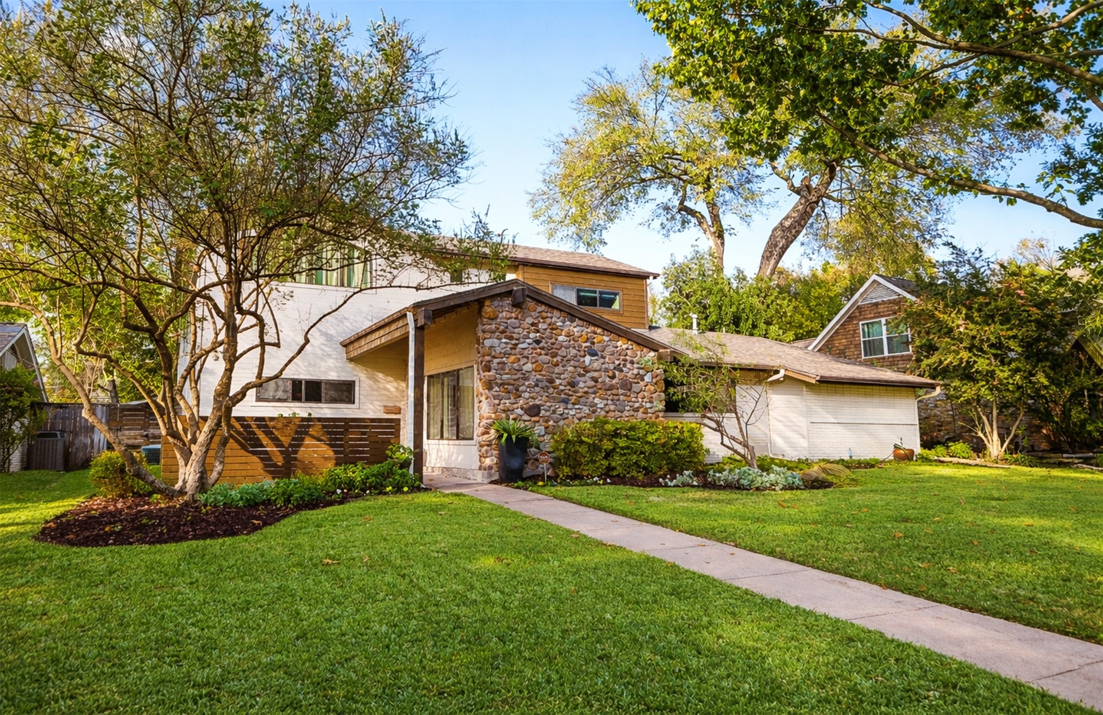 9747 Broken Bow Road