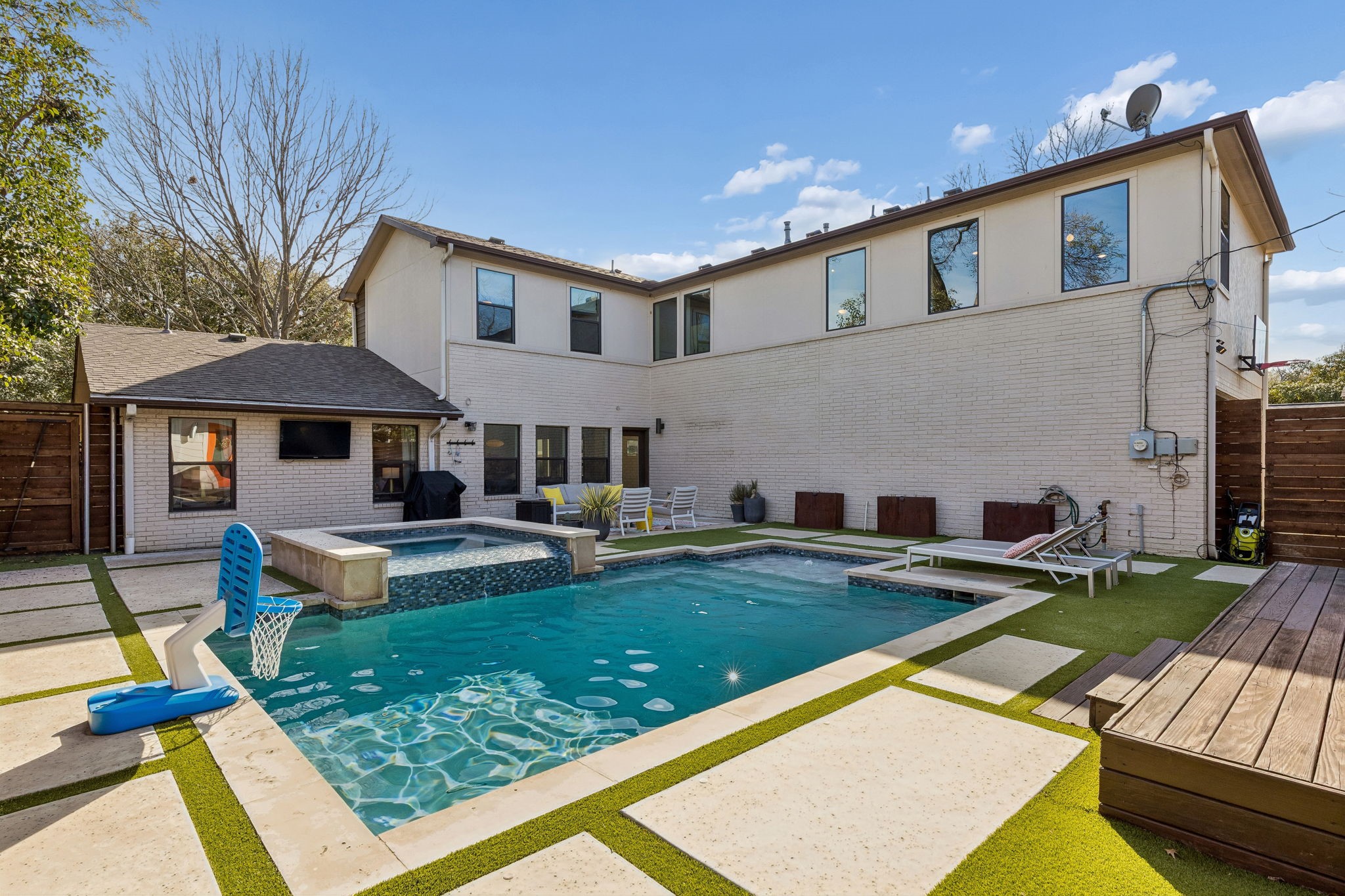 9747 Broken Bow Road