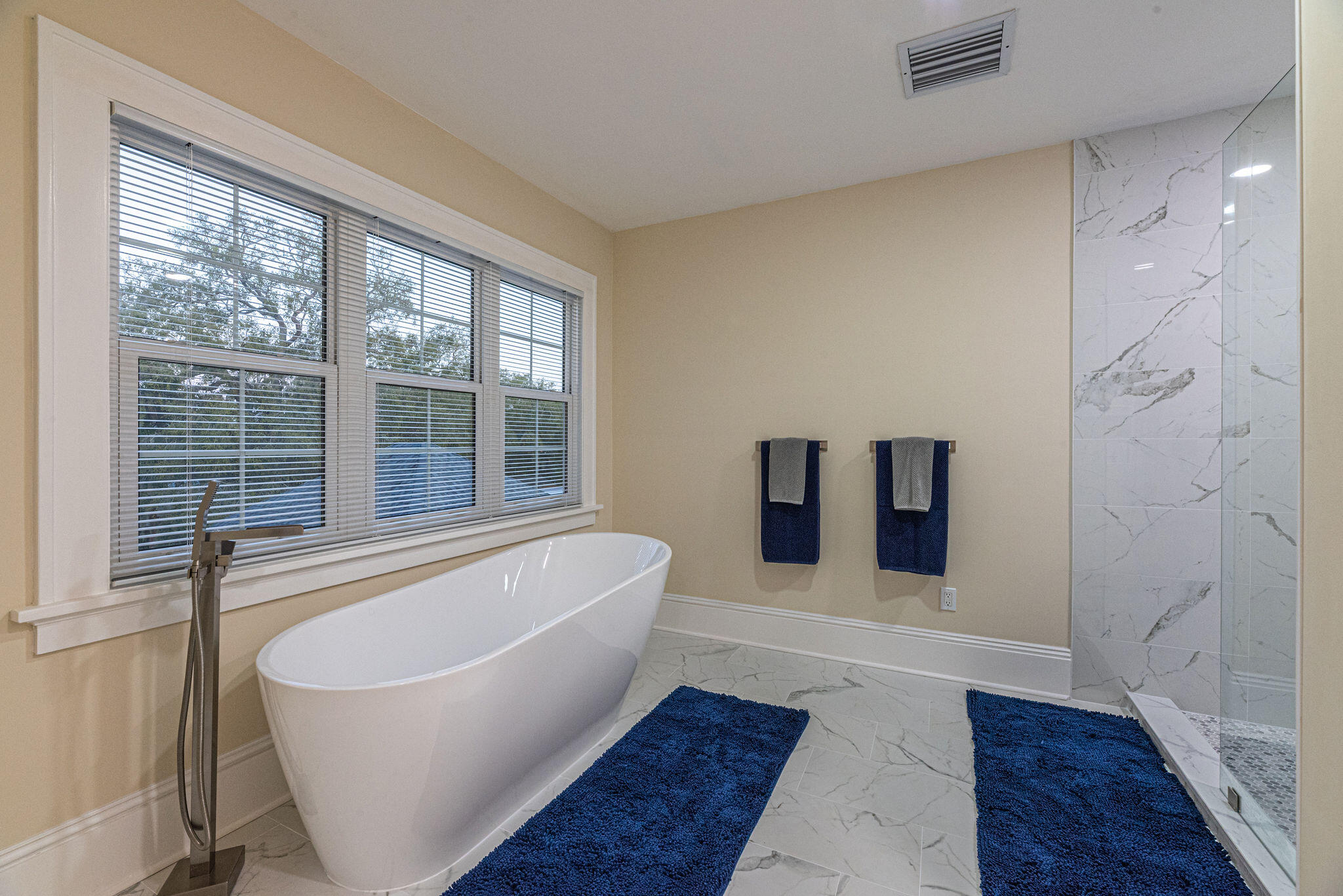 1716 Manor Drive