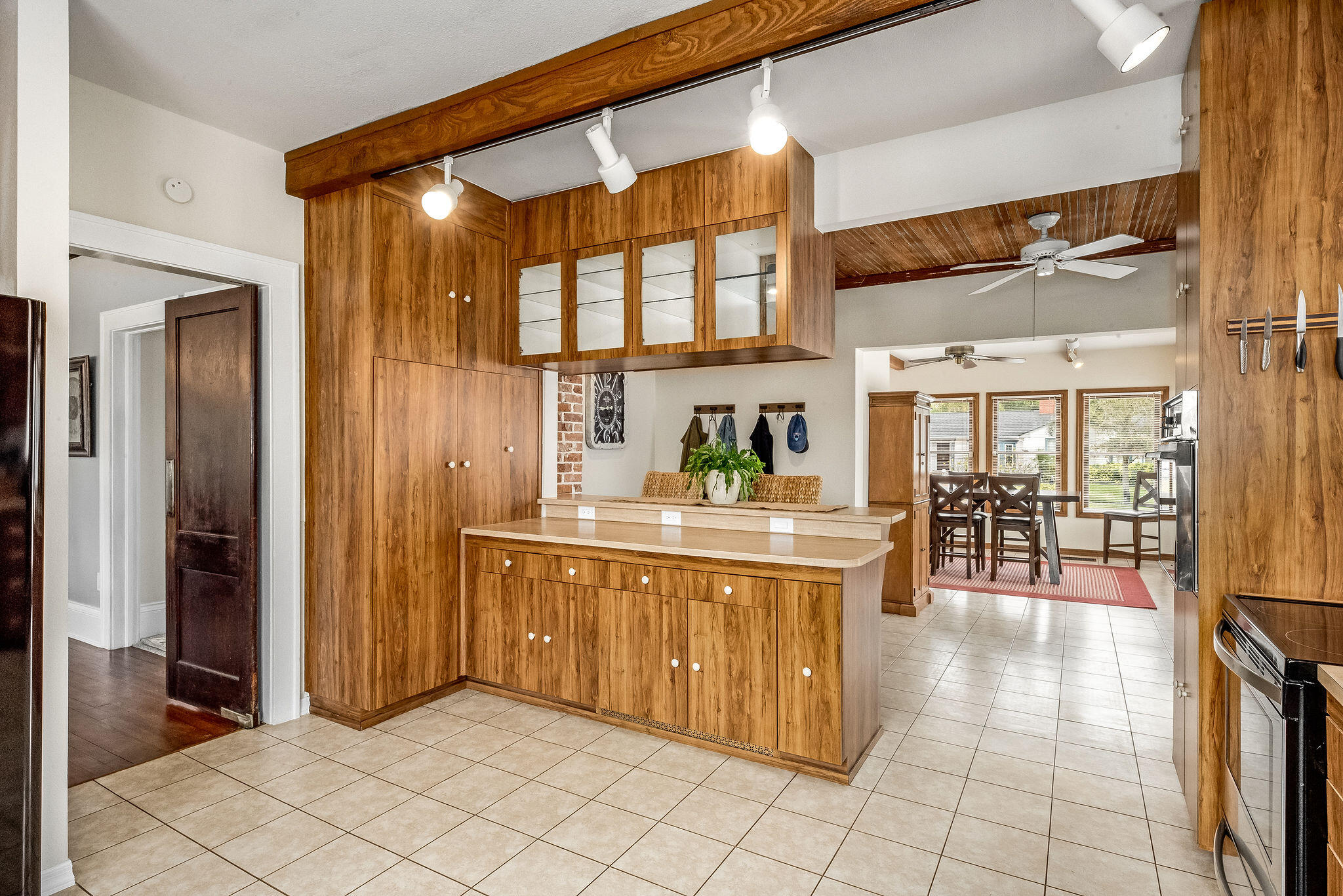 1716 Manor Drive