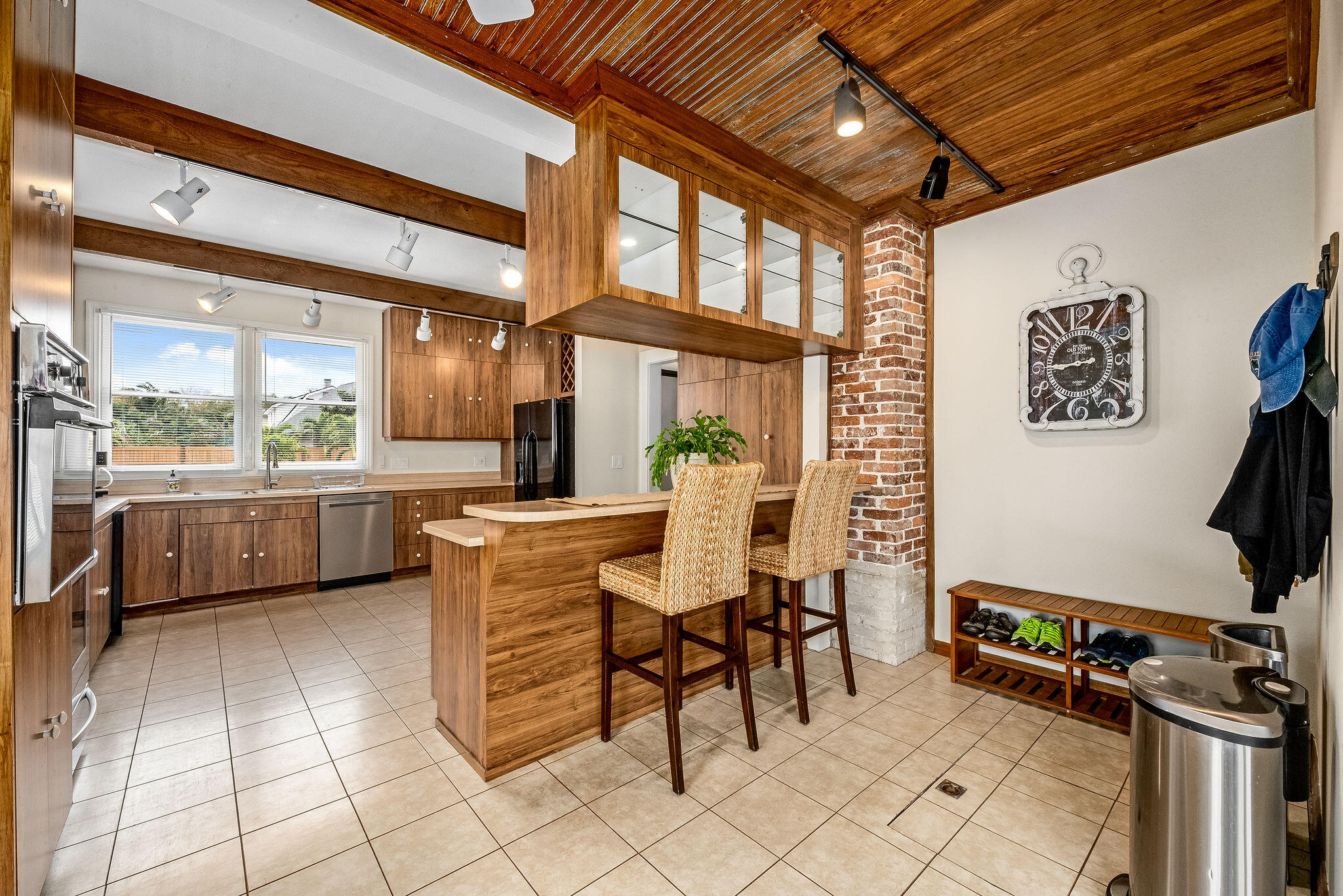 1716 Manor Drive