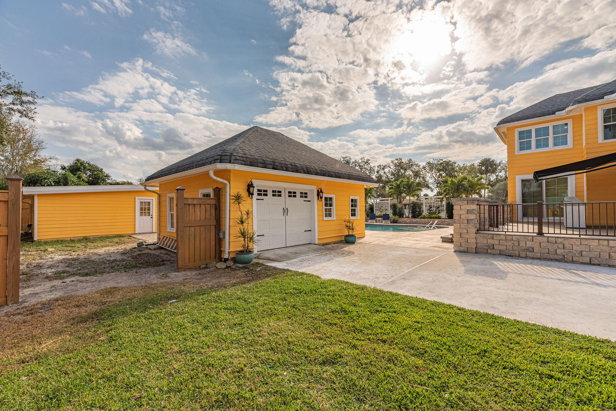 1716 Manor Drive