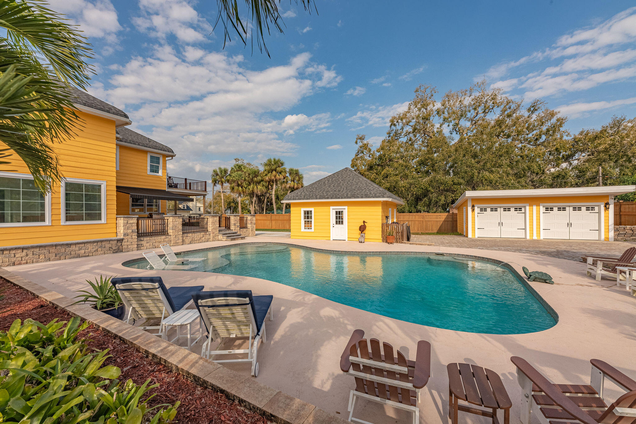1716 Manor Drive