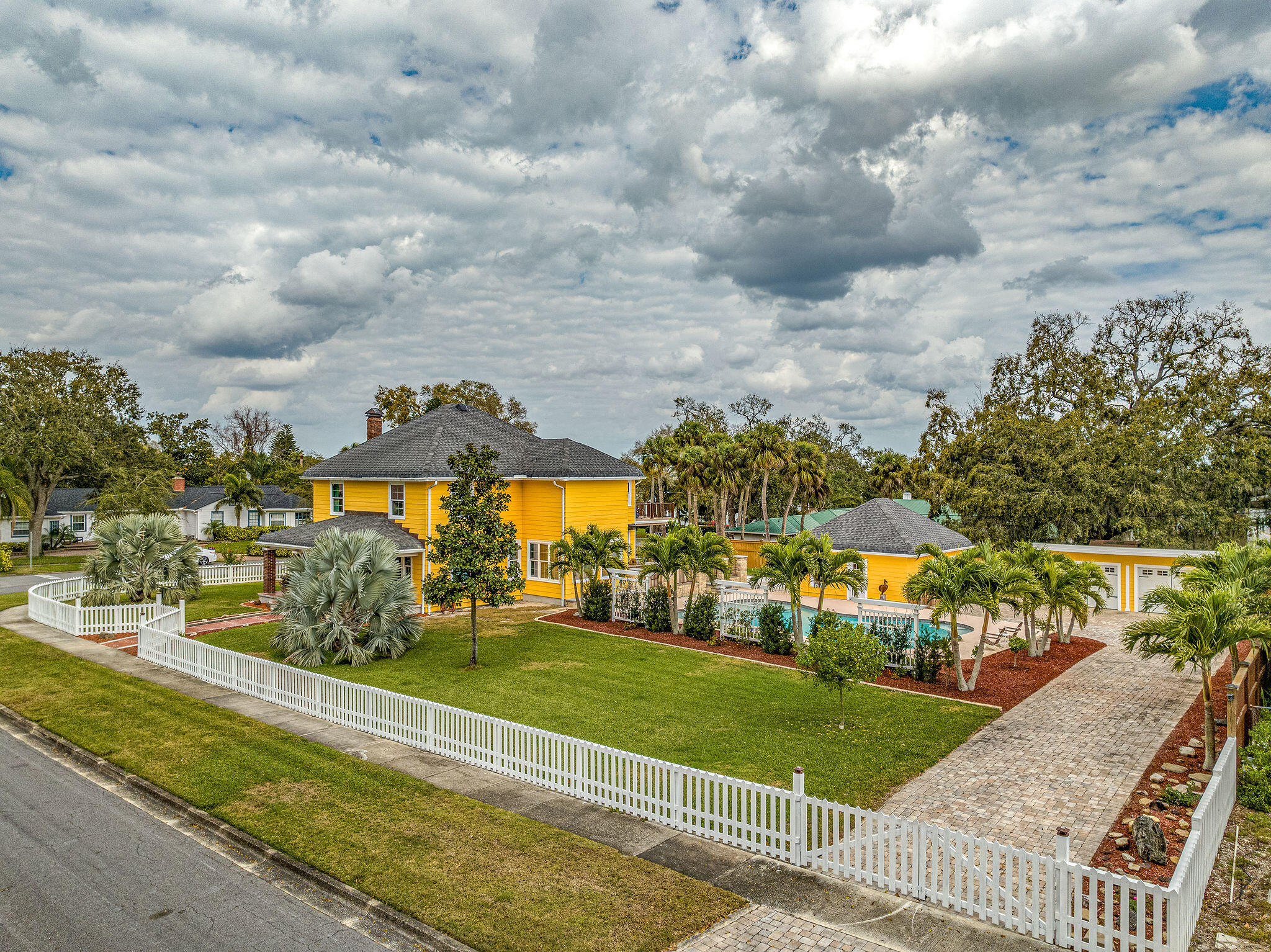 1716 Manor Drive