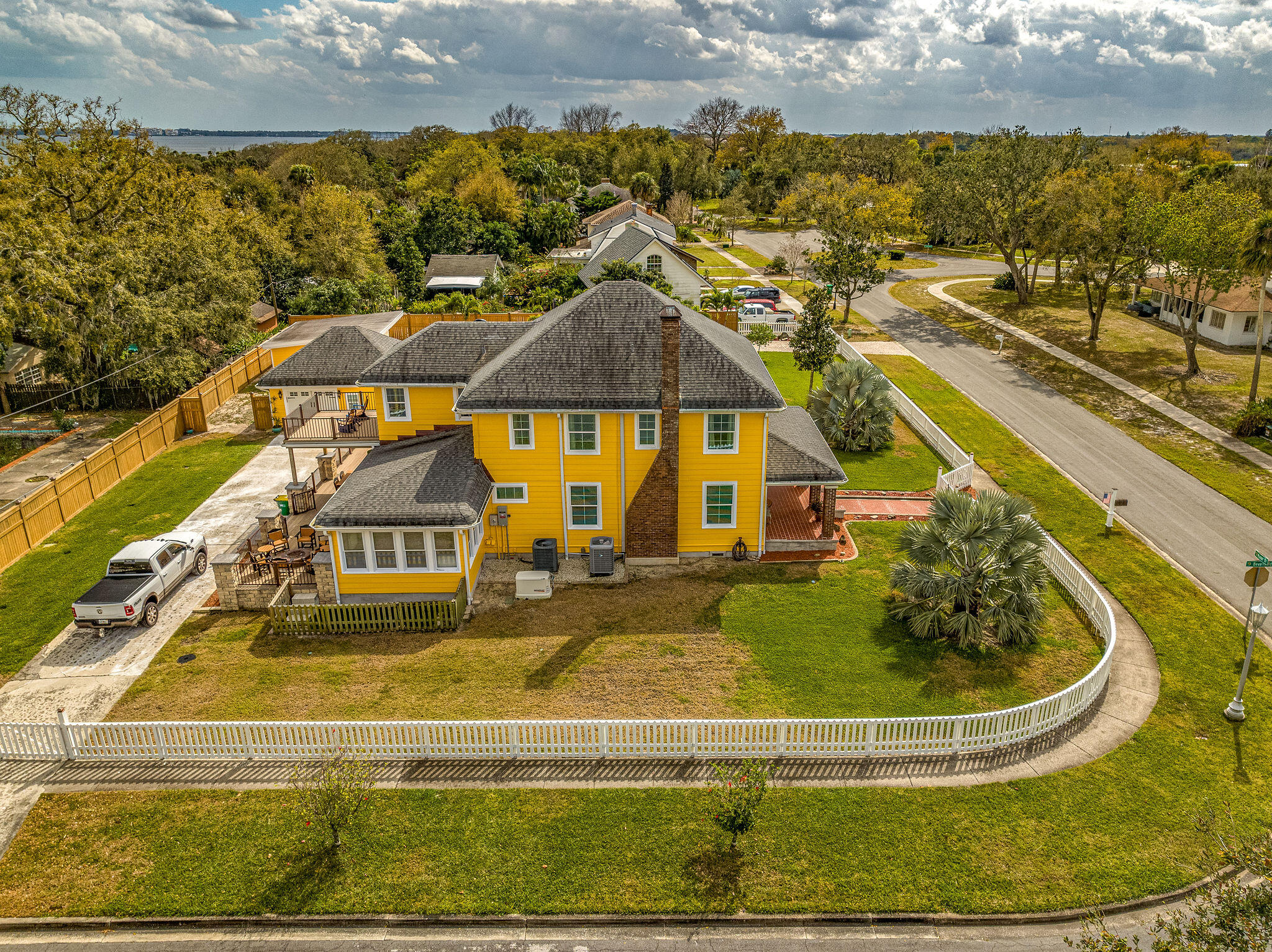 1716 Manor Drive