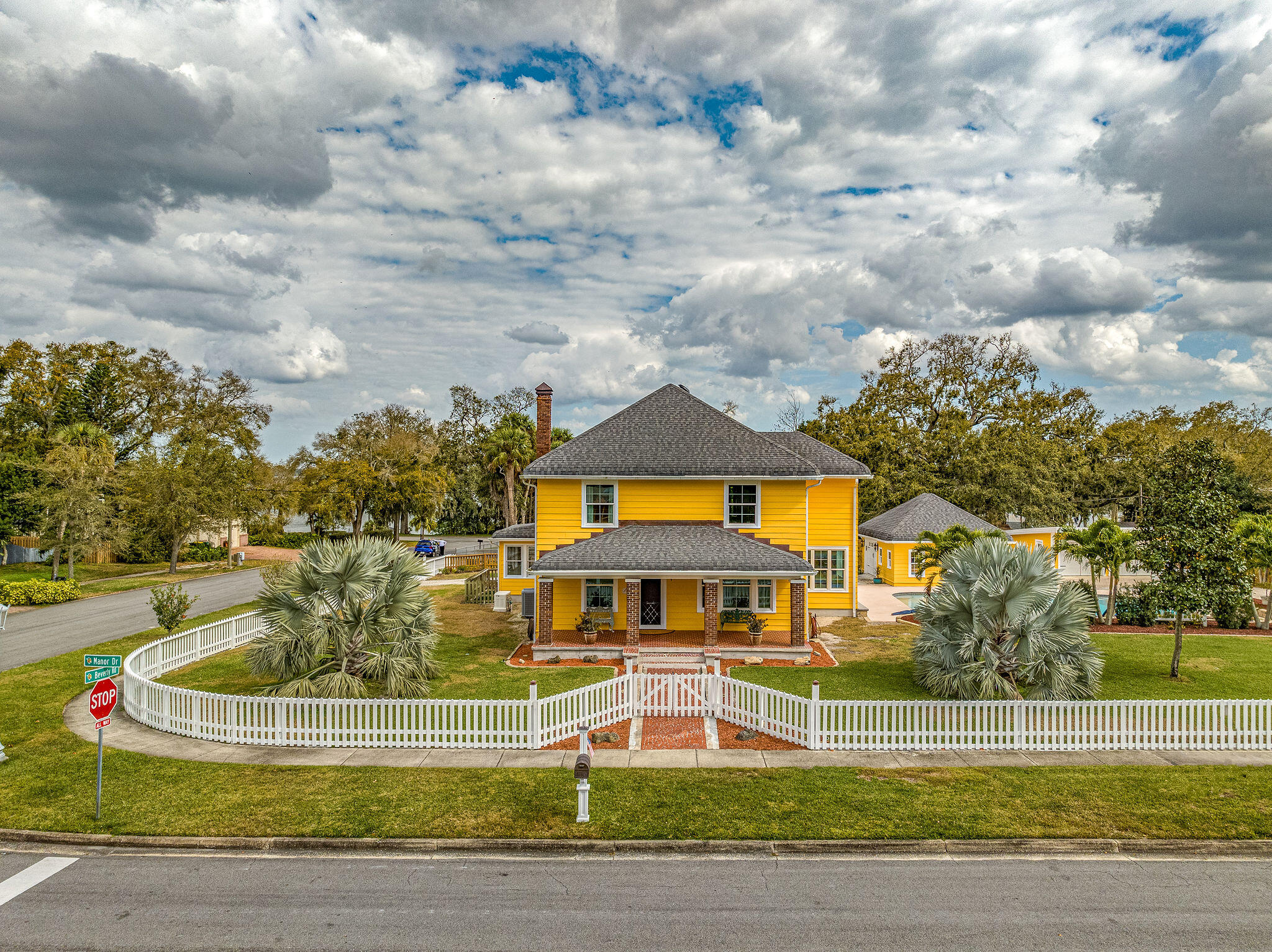 1716 Manor Drive