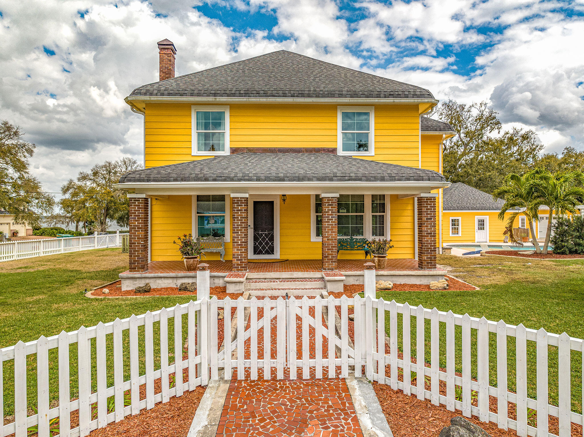 1716 Manor Drive