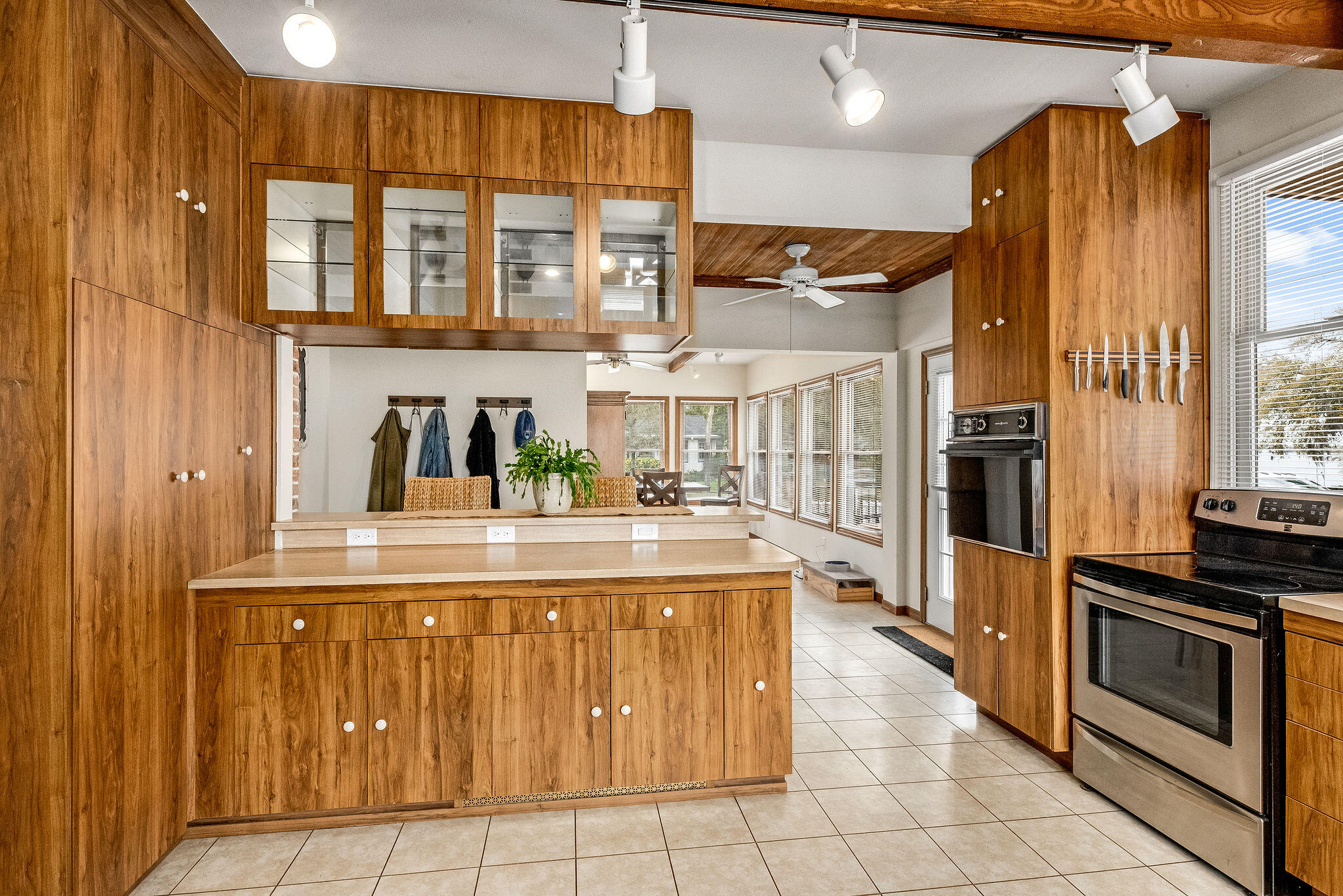 1716 Manor Drive