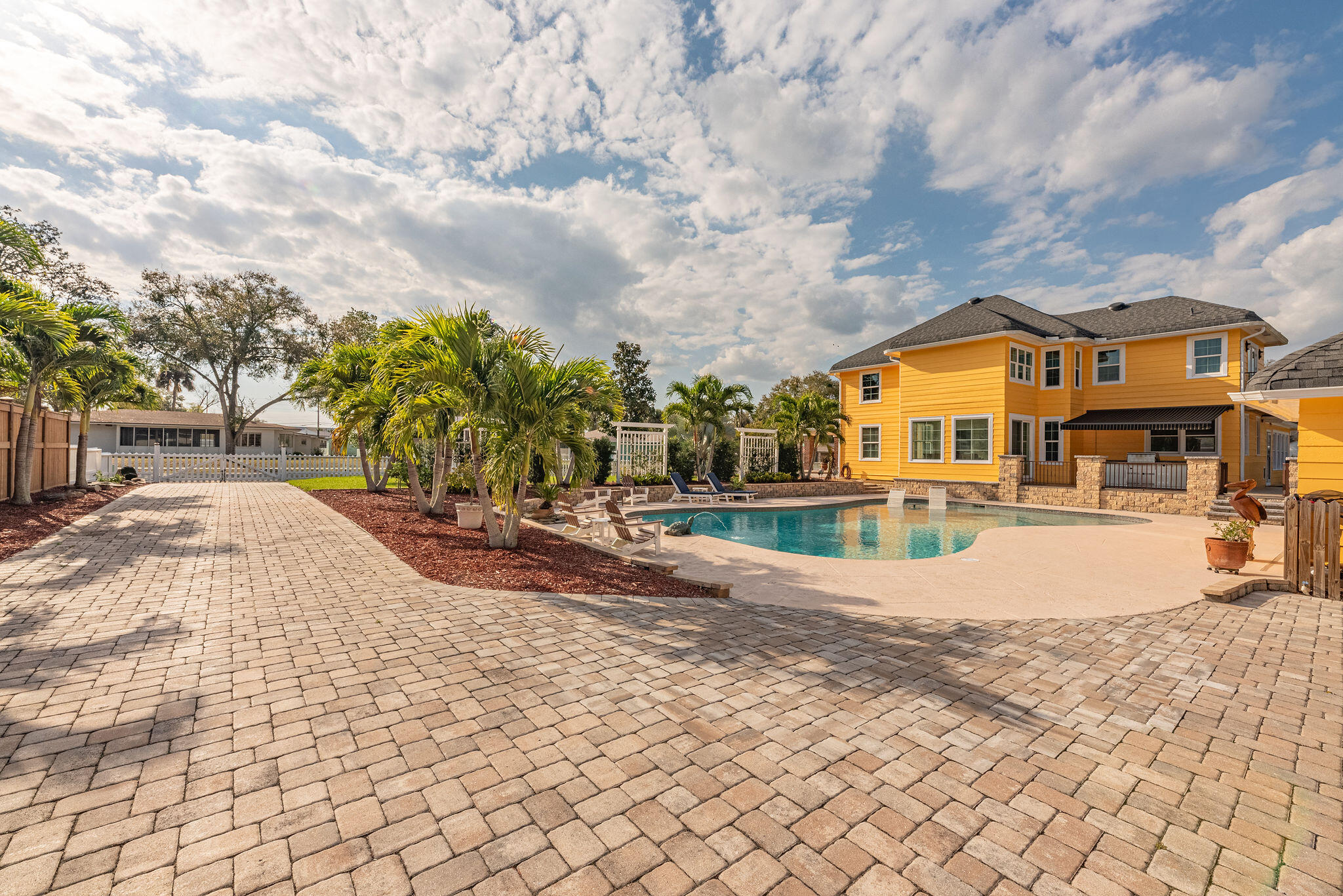 1716 Manor Drive