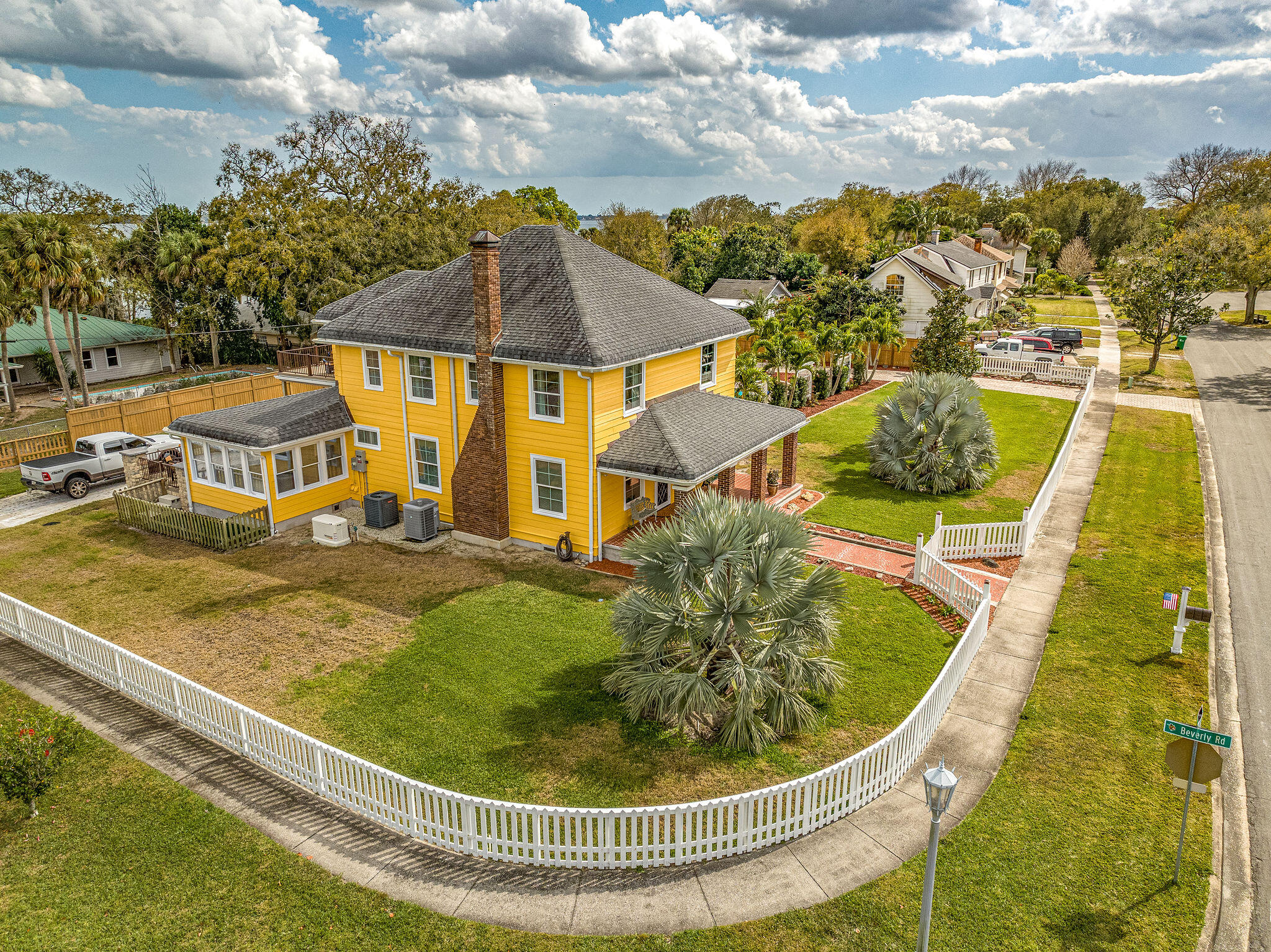 1716 Manor Drive