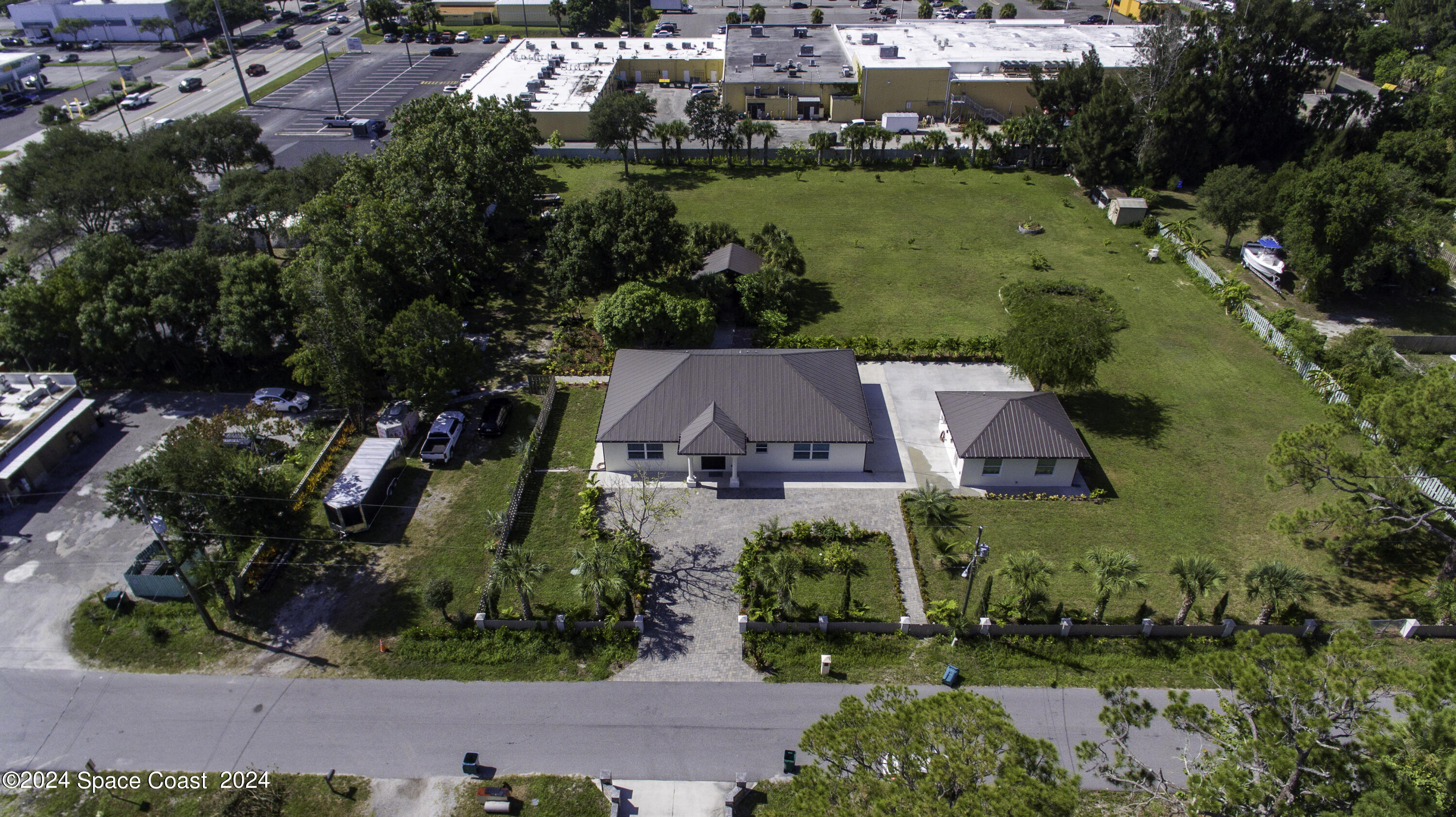 7325 Livingstone Lane