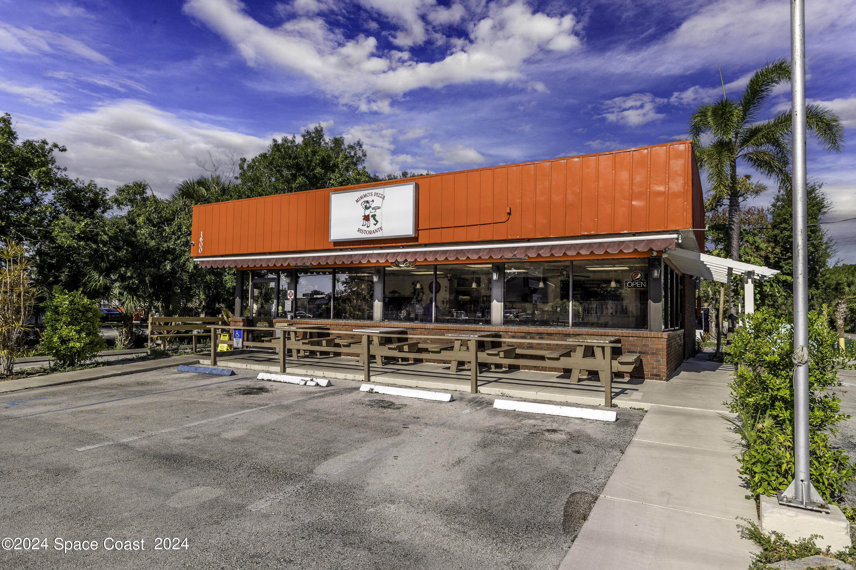 1600 S Wickham Road