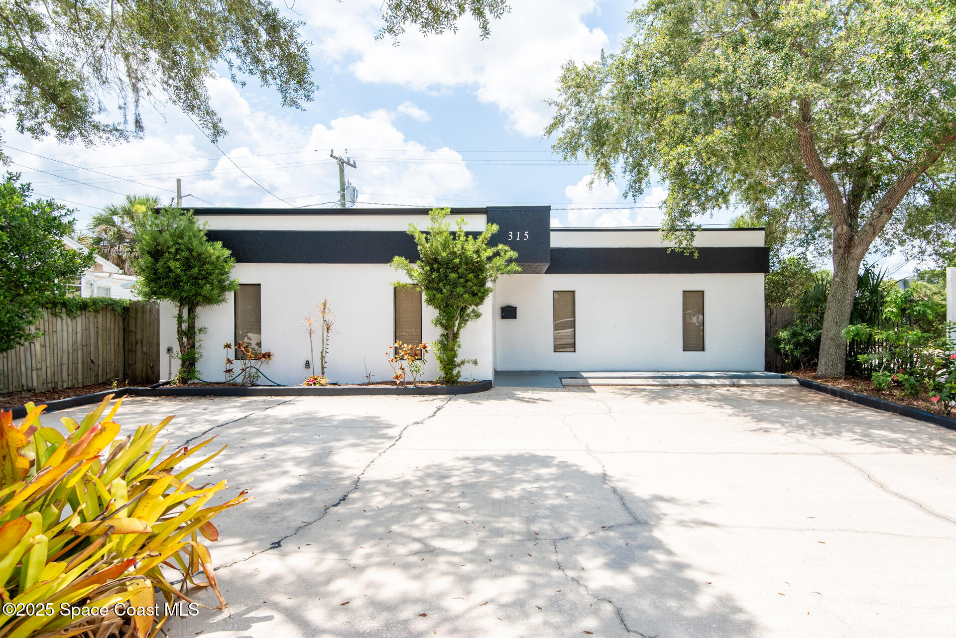 315 E Strawbridge Avenue