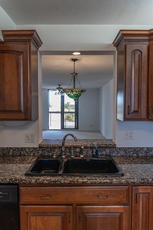 2707 NE 14th St Causeway 502